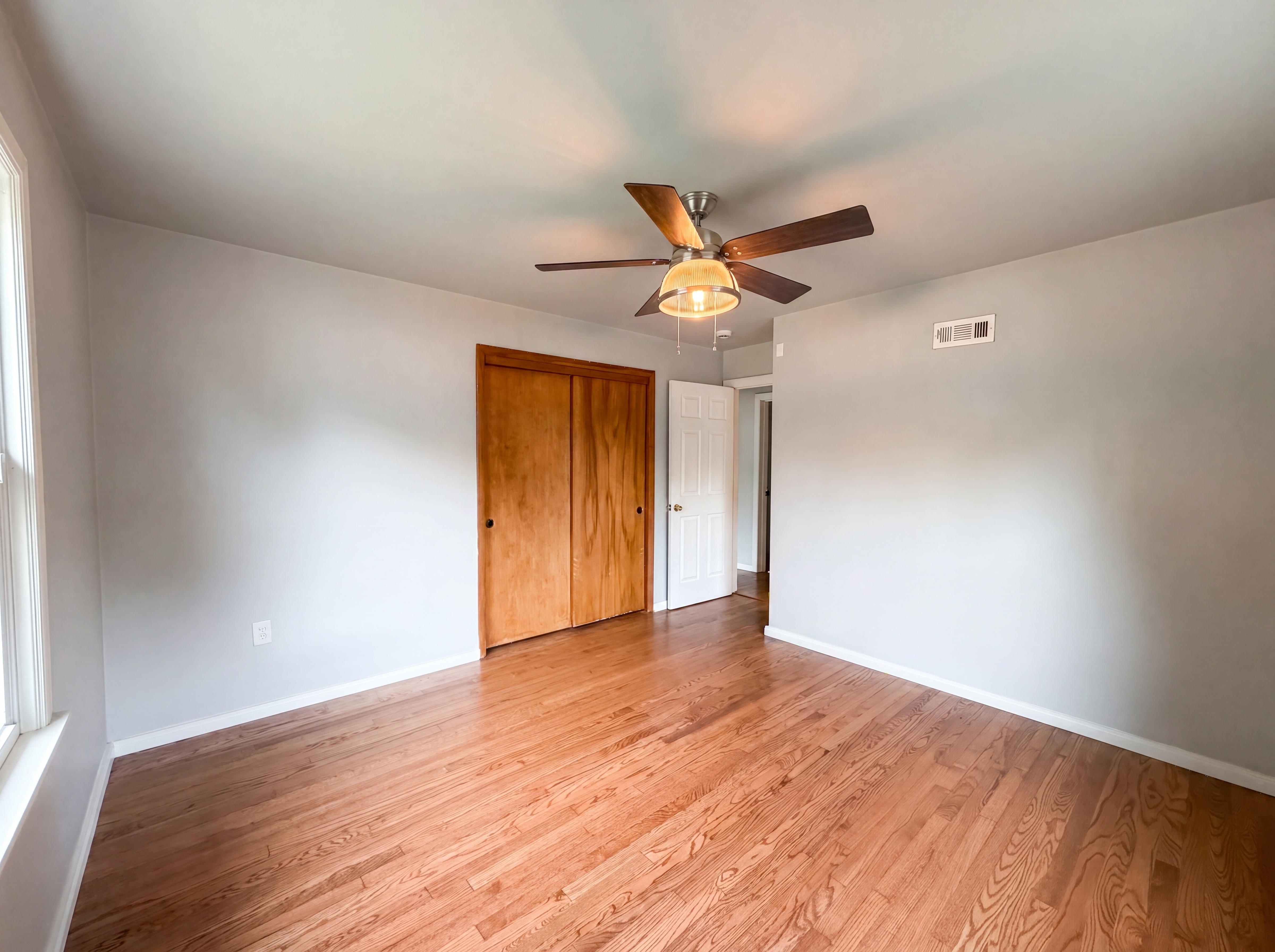 Photo 15 of 21 of 1607 N 17th St, Belleville, IL