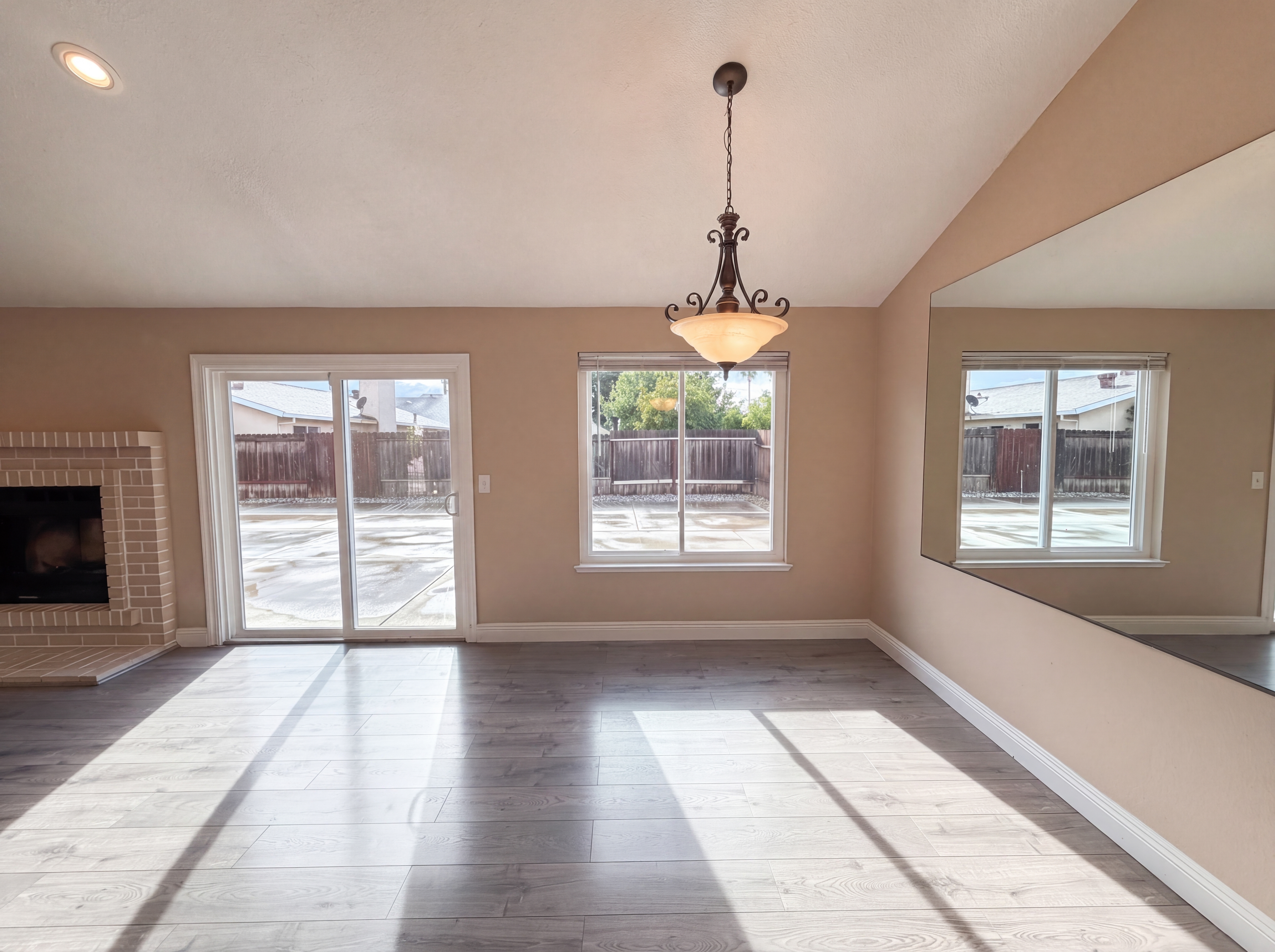 Photo 8 of 20 of 8232 Moorhaven Way, Sacramento, CA
