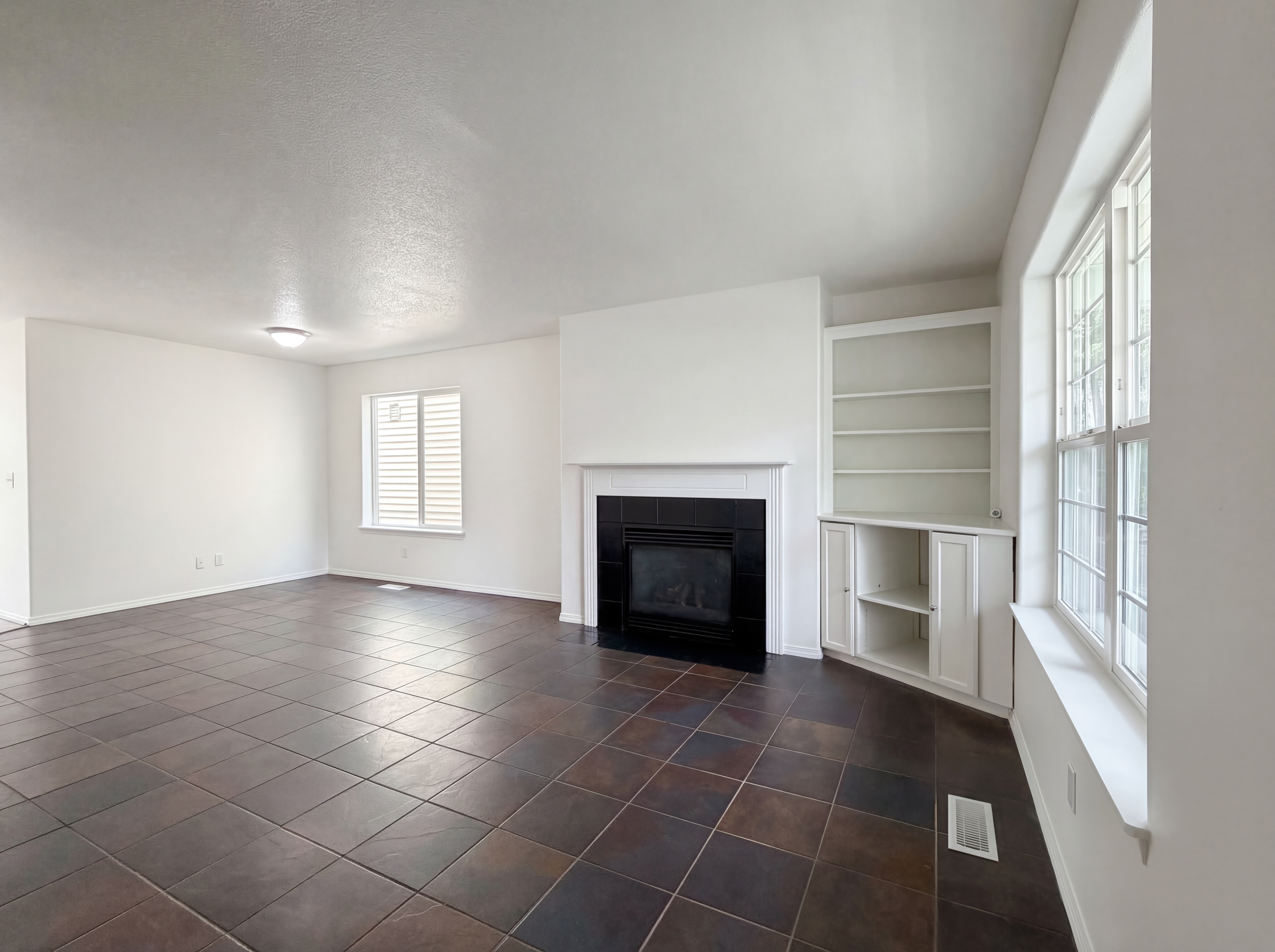 Photo 3 of 22 of 1262 NE Kinney St, Hillsboro, OR