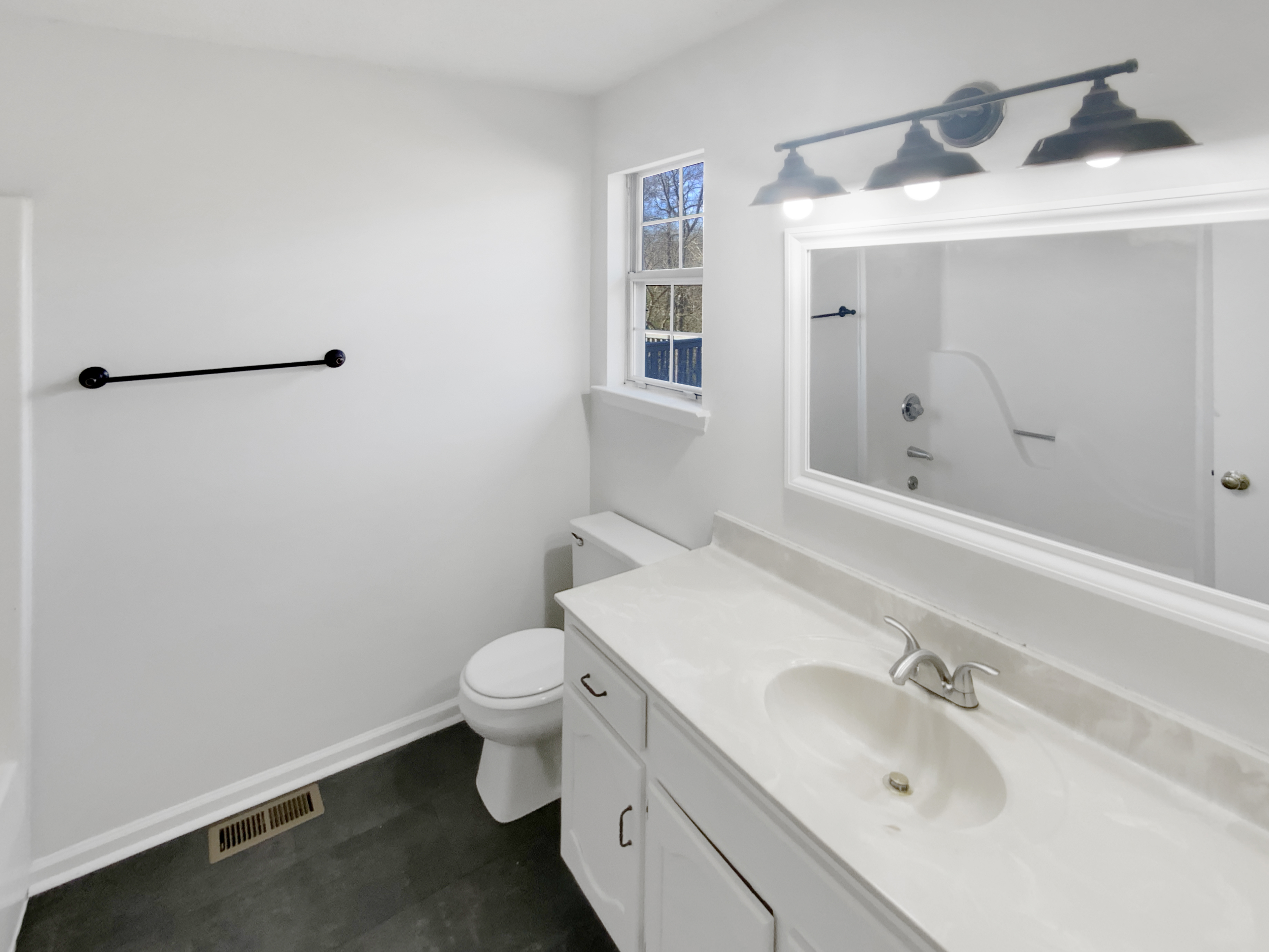 Photo 18 of 23 of 7511 Irongate Dr, Hixson, TN