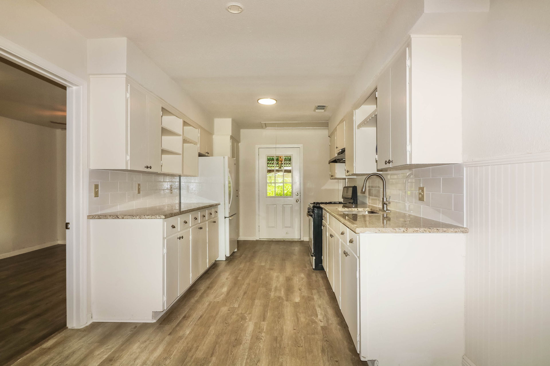 Photo 2 of 19 of 1502 Austin St, Portland, TX