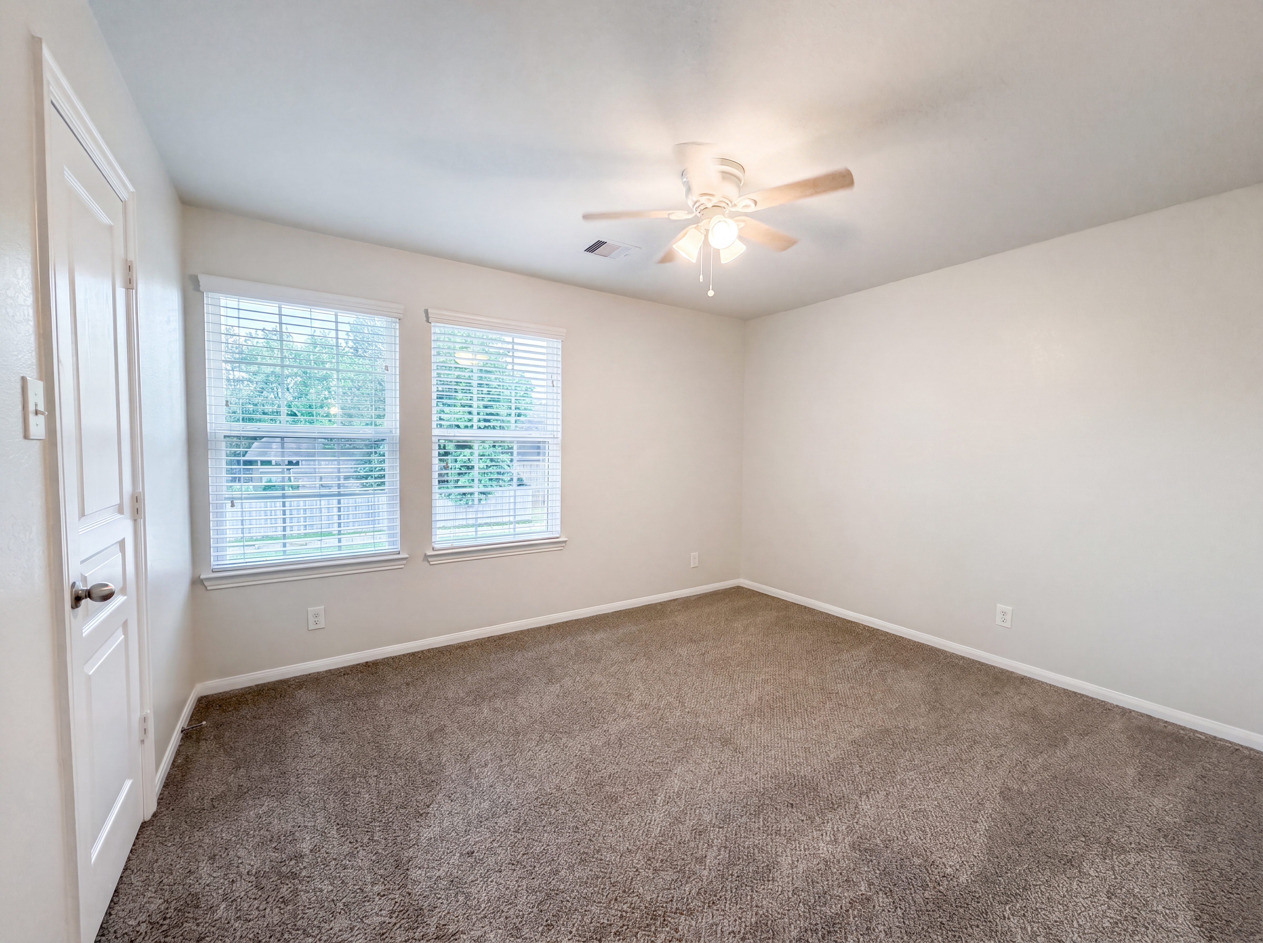 Photo 12 of 22 of 18664 Legend Oaks Dr, Magnolia, TX