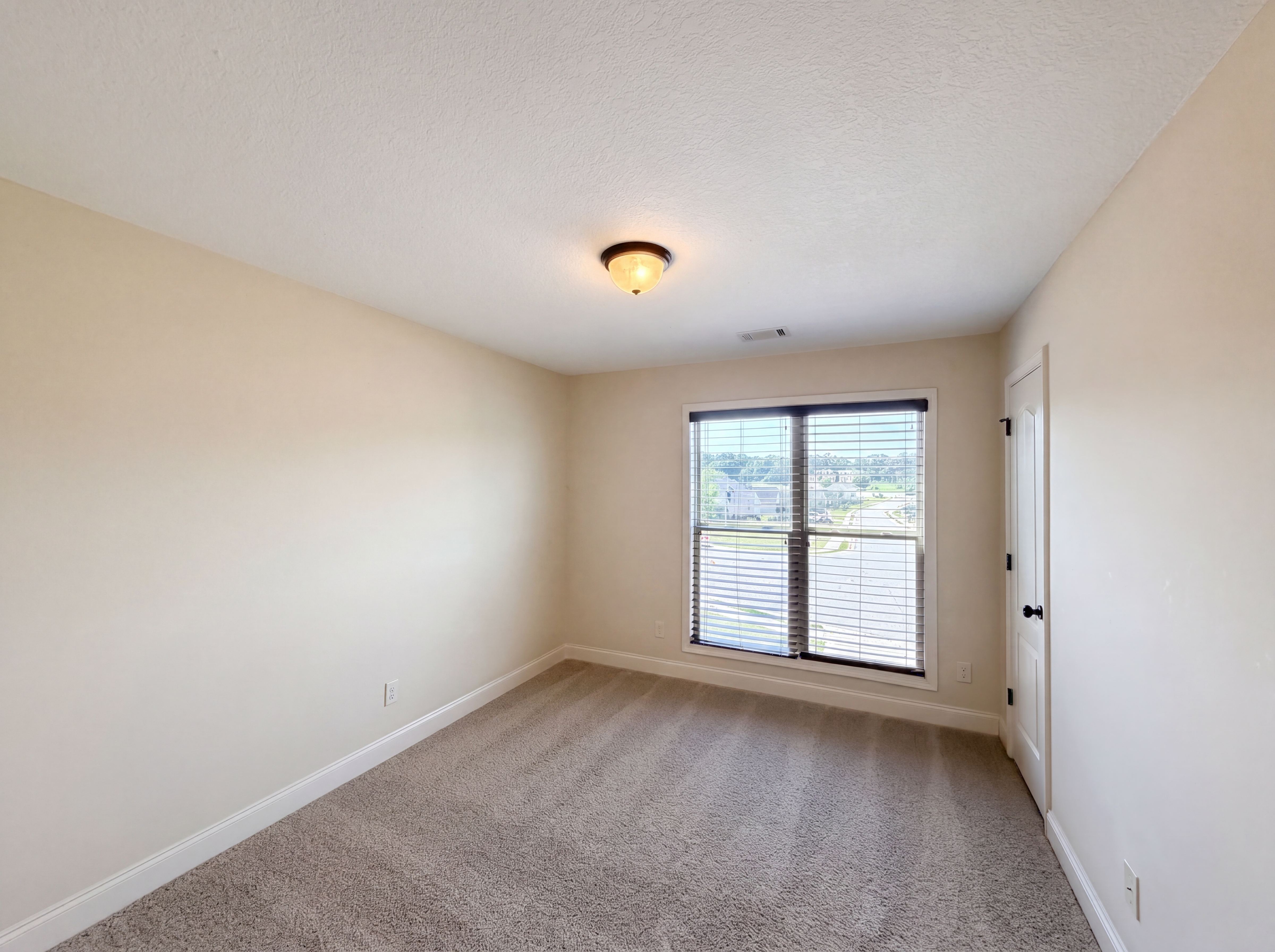 Photo 15 of 28 of 2721 Berkshire Dr, Winder, GA