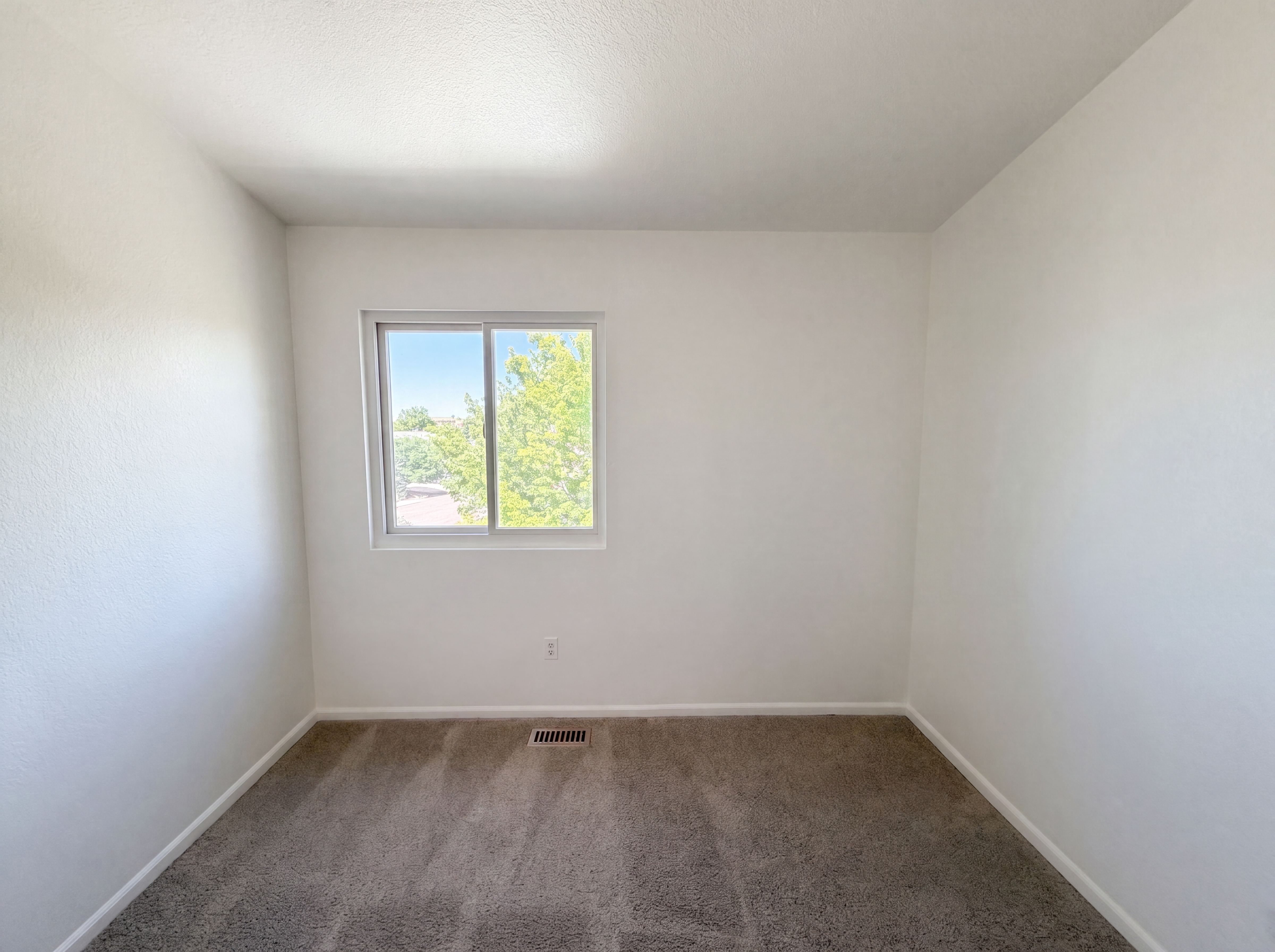 Photo 13 of 29 of 7190 Pine Hills Way, Littleton, CO