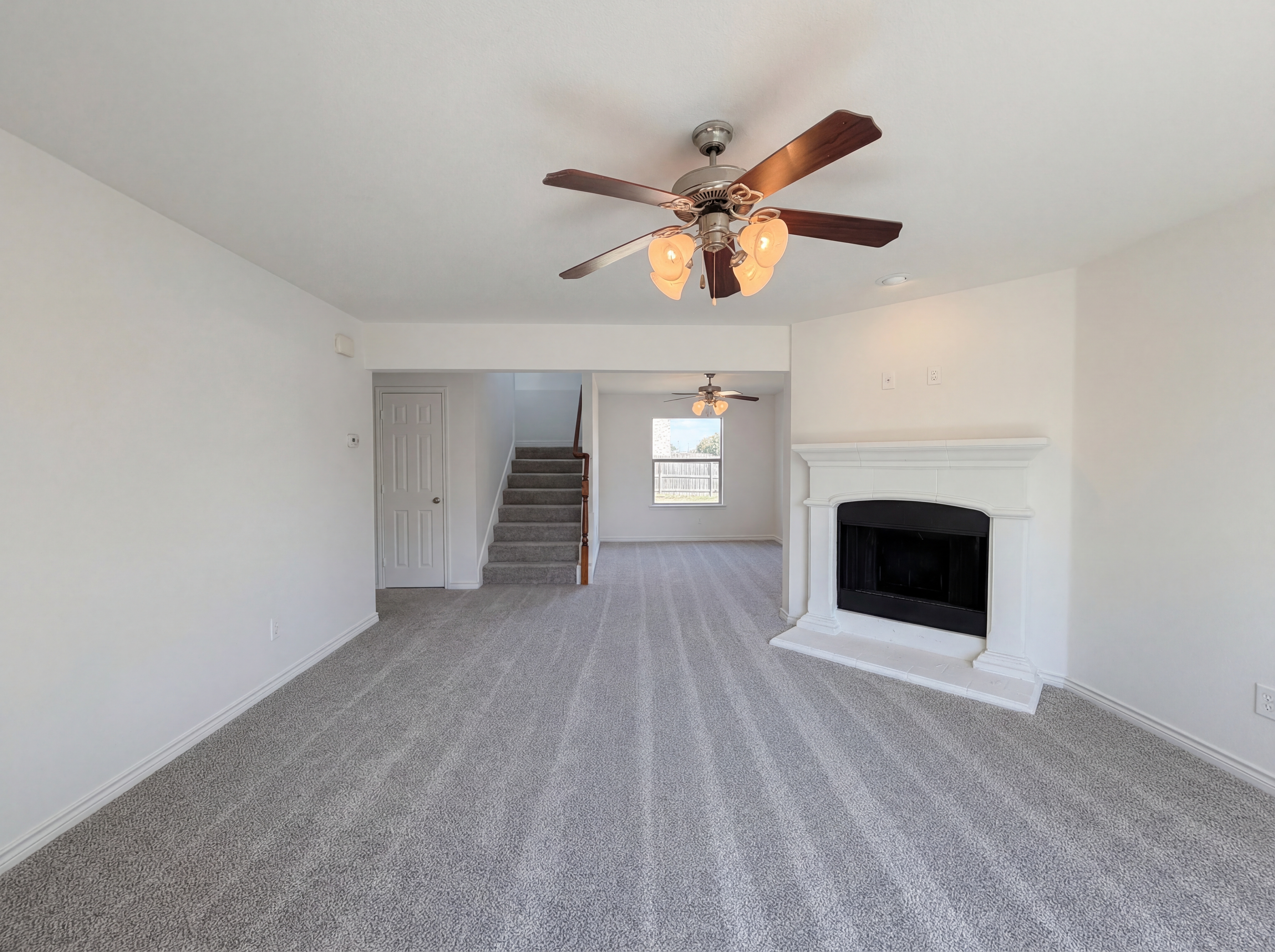 Photo 3 of 20 of 1200 Boxwood Dr, Crowley, TX