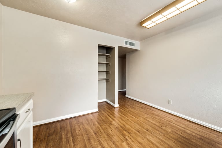 Photo 9 of 27 - 4100 Shagbark St, Fort Worth, TX 76137