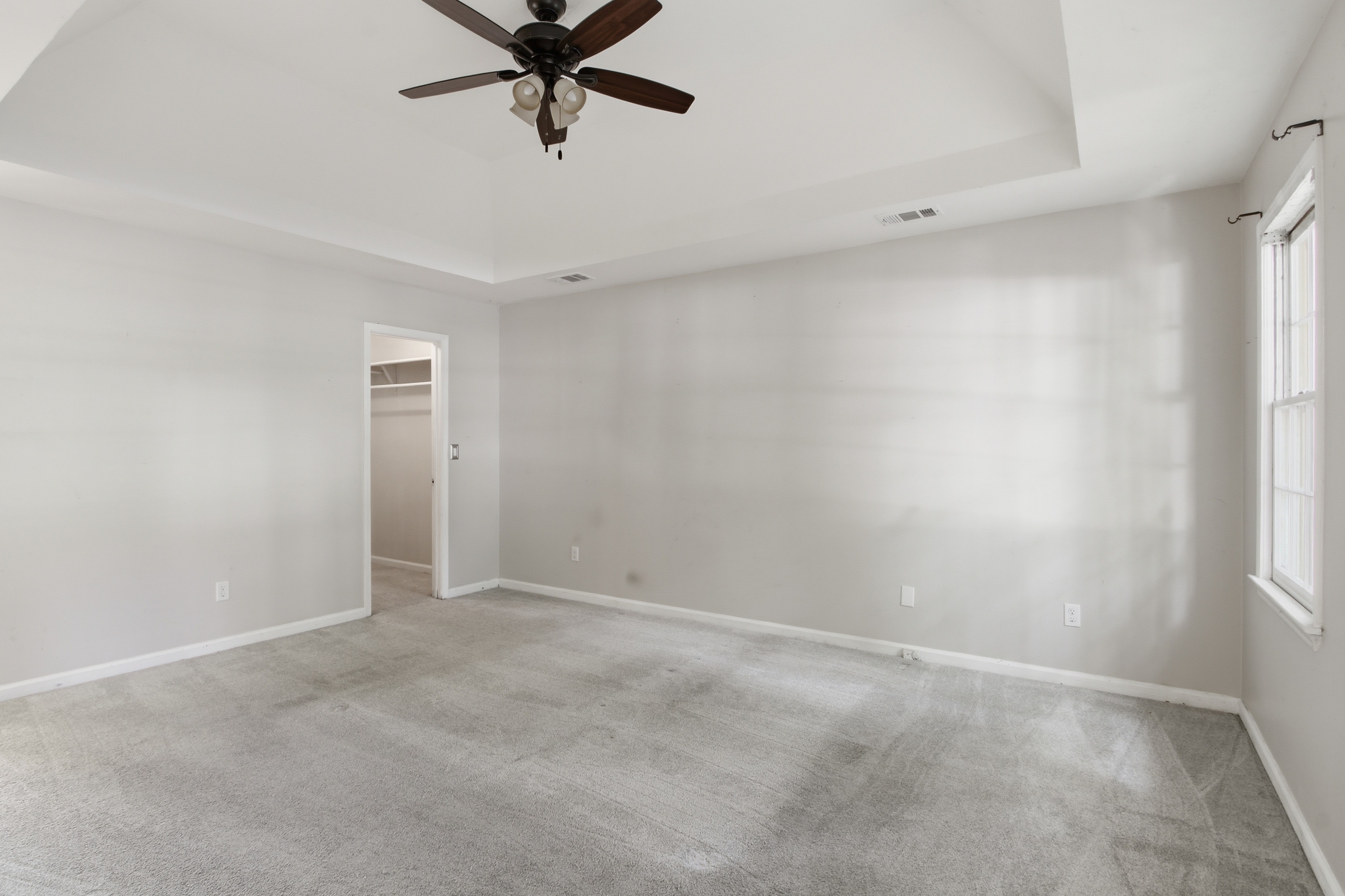 Photo 4 of 46 of 4003 Oakview Ct, Alpharetta, GA