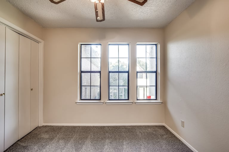 Photo 25 of 29 - 3301 Fairview Dr, Corinth, TX 76210