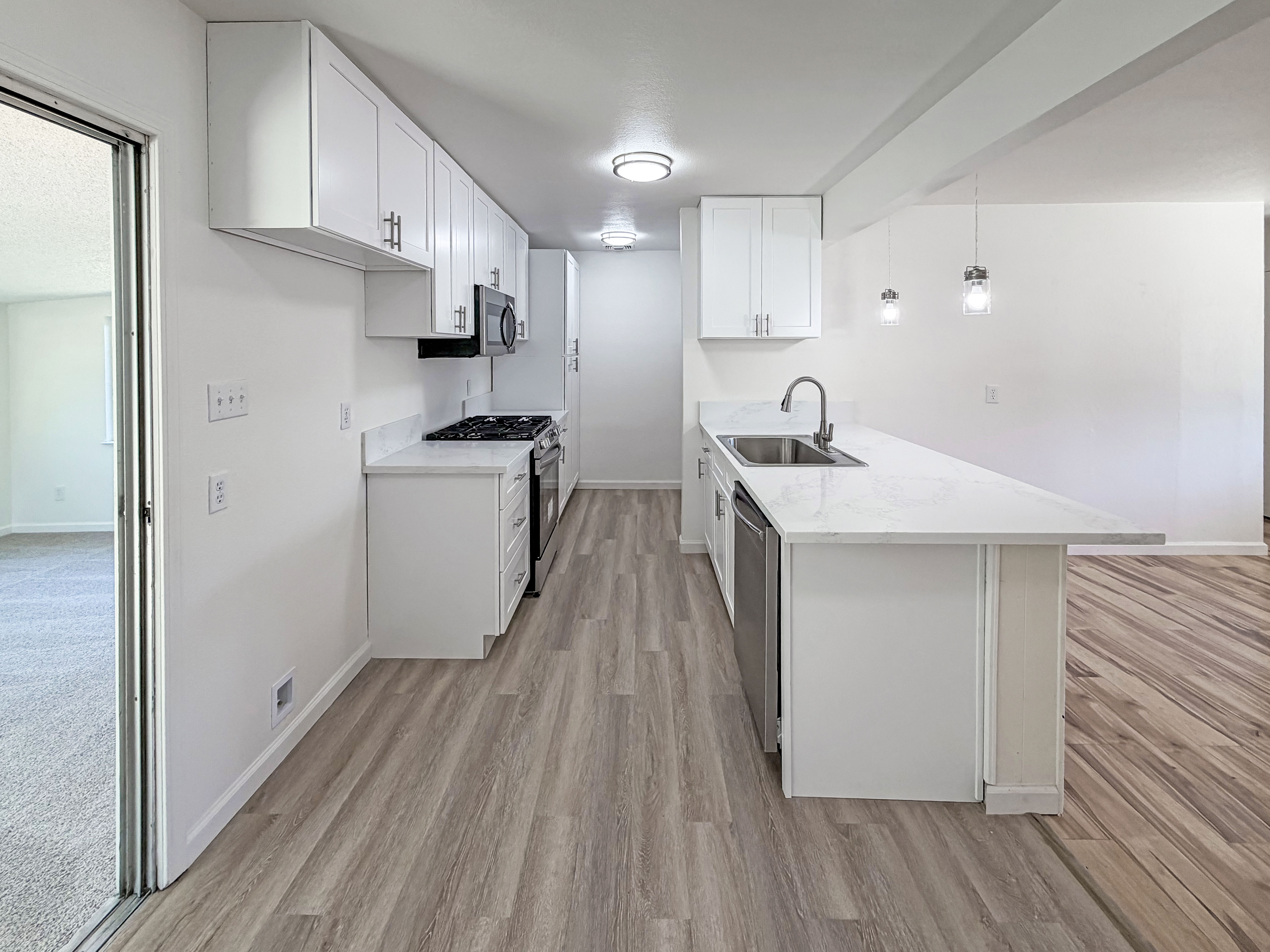 Photo 2 of 26 of 7827 Glen Tree Dr, Citrus Heights, CA