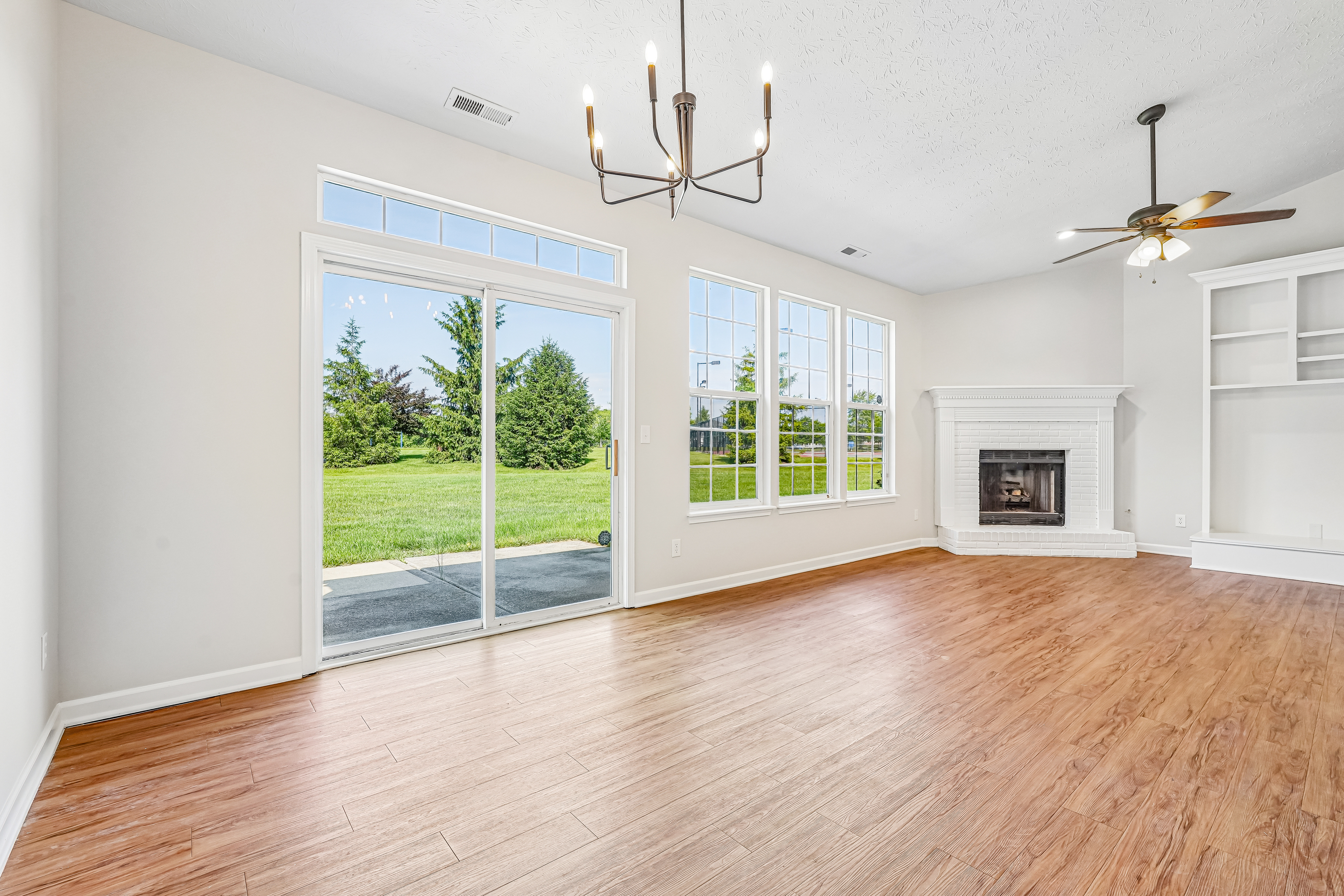Photo 28 of 48 of 2082 Lawrin Ct, Indianapolis, IN