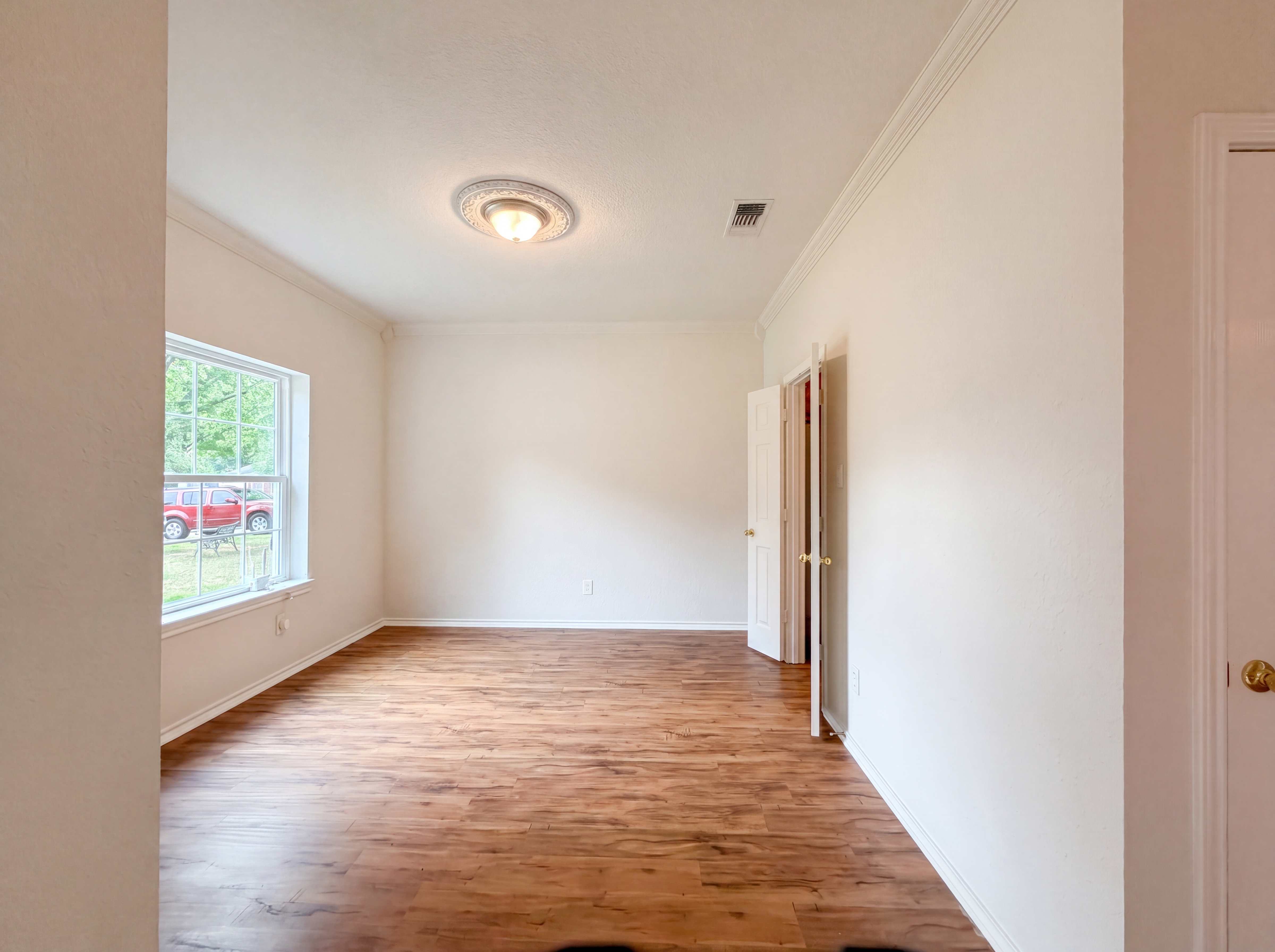 Photo 12 of 27 of 6218 Kingswood Dr, Arlington, TX