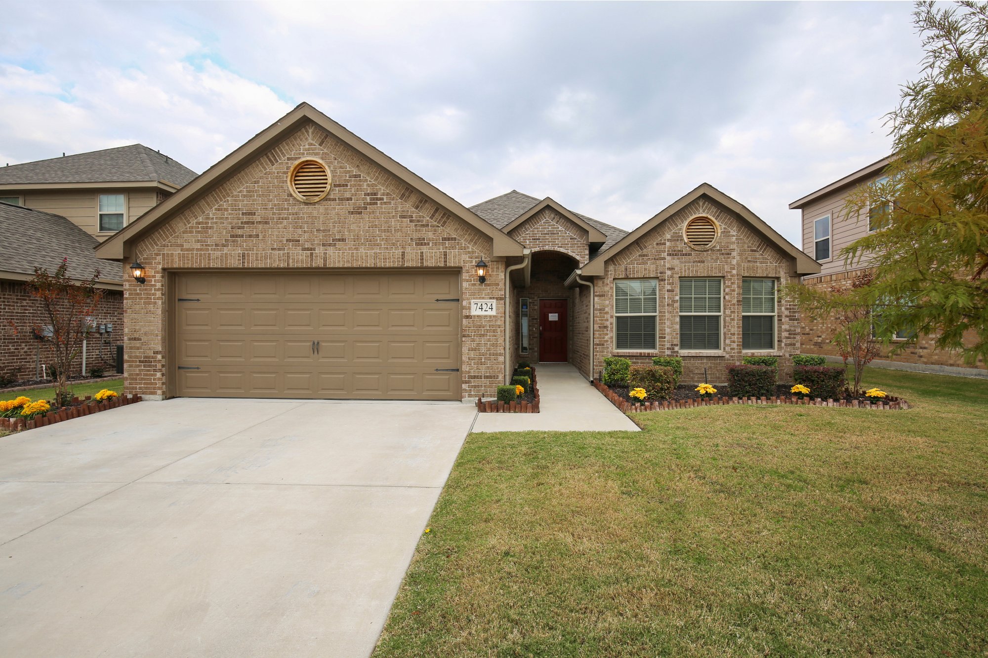Photo 1 of 26 - 7424 Durness Dr, Fort Worth, TX 76179