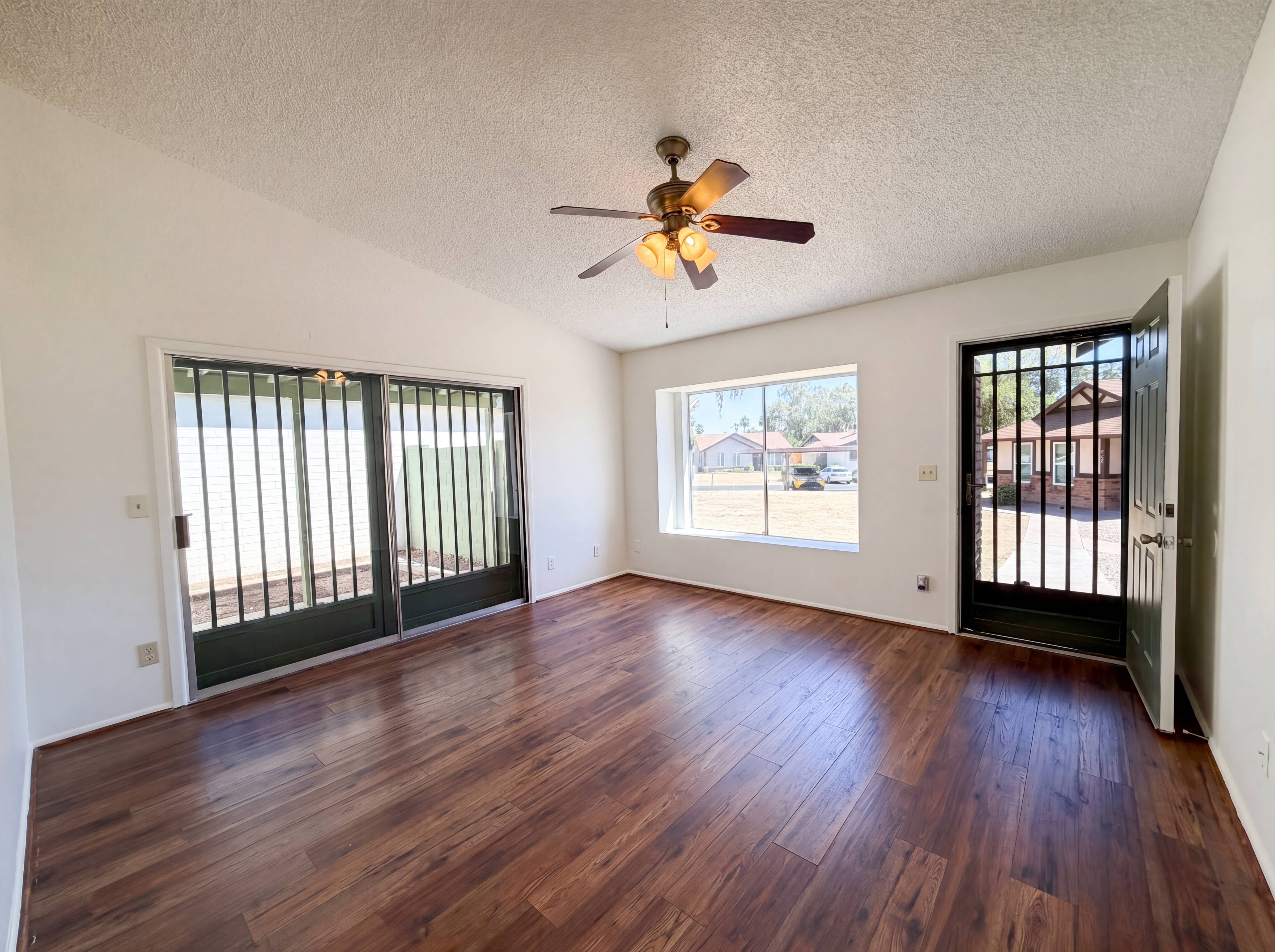 Photo 3 of 17 of 5135 E Evergreen St, Mesa, AZ