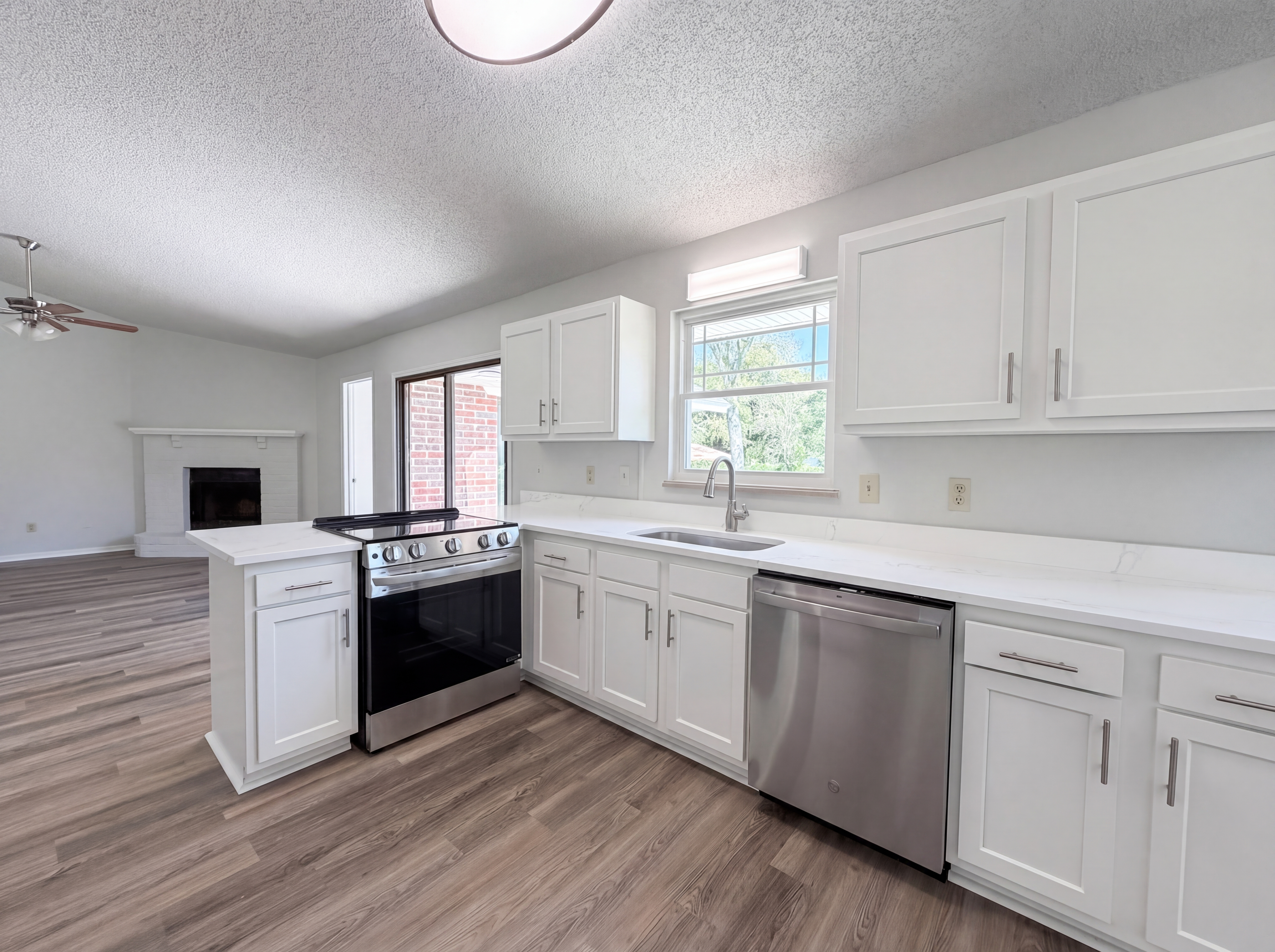 Photo 2 of 18 of 2621 Sandlewood Cir, Orange Park, FL