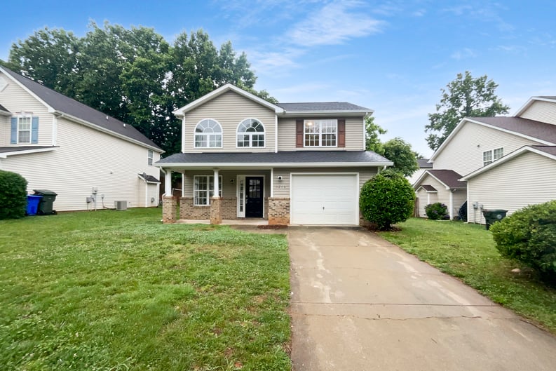 Property photo 1 of 1216 Briarwood Dr