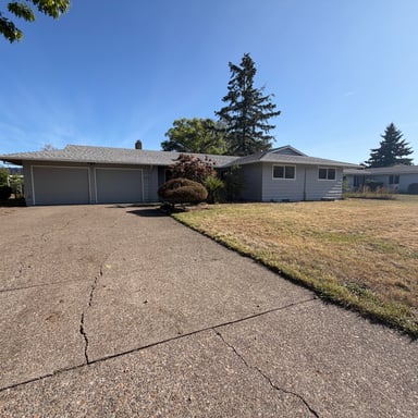 Property photo 1 of 1573 NE Barberry Dr