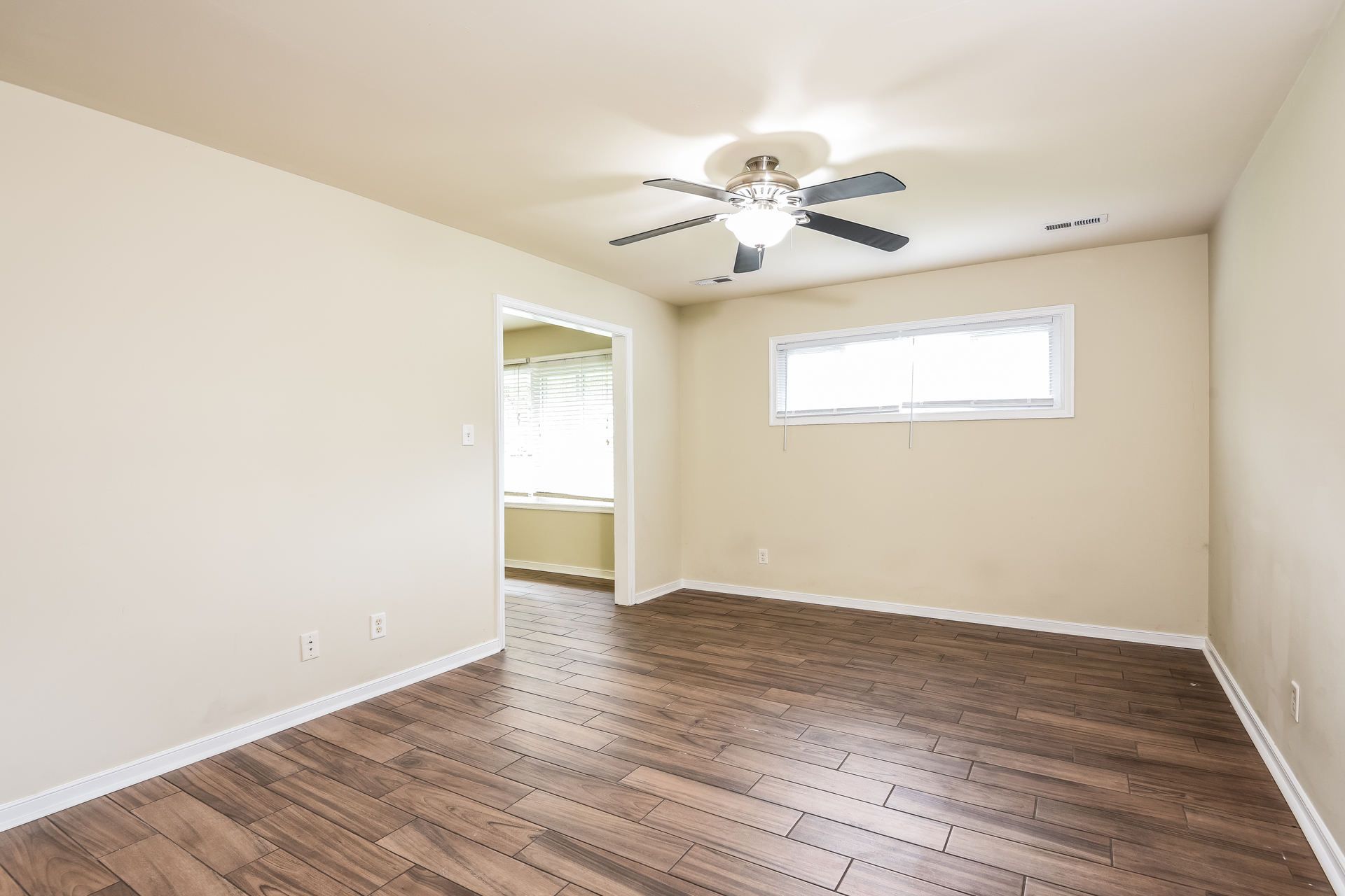 Photo 9 of 22 of 9304 Farmington Dr, Henrico, VA