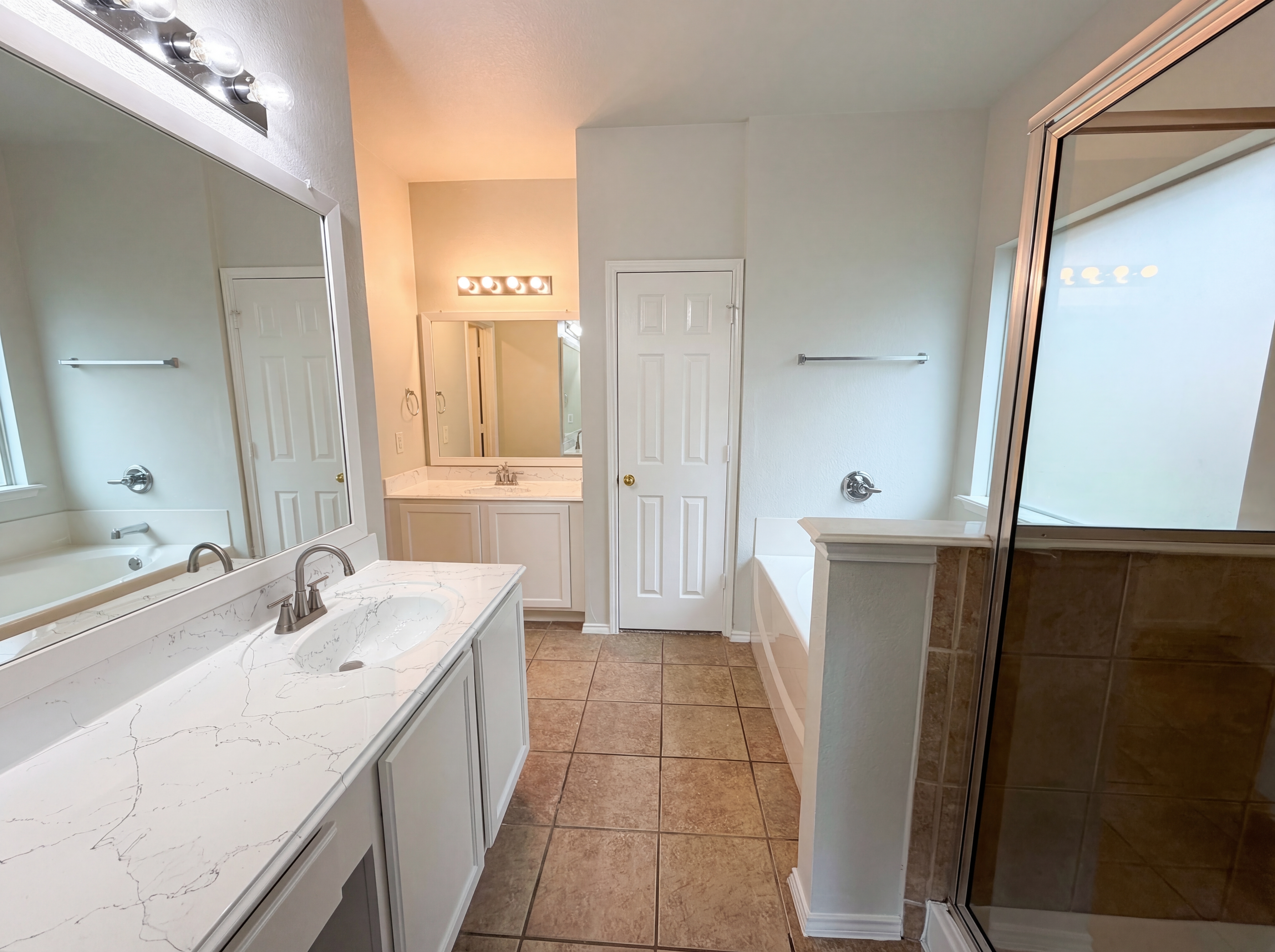 Photo 14 of 24 of 916 Matagorda Ln, Desoto, TX