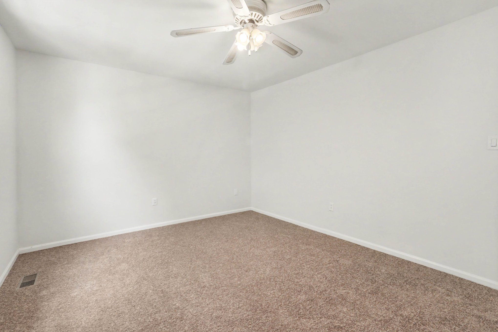 Photo 34 of 54 of 737 Fox Chase Cir, Bear, DE