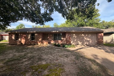 Exterior photo of 3506 Oxford Rd
