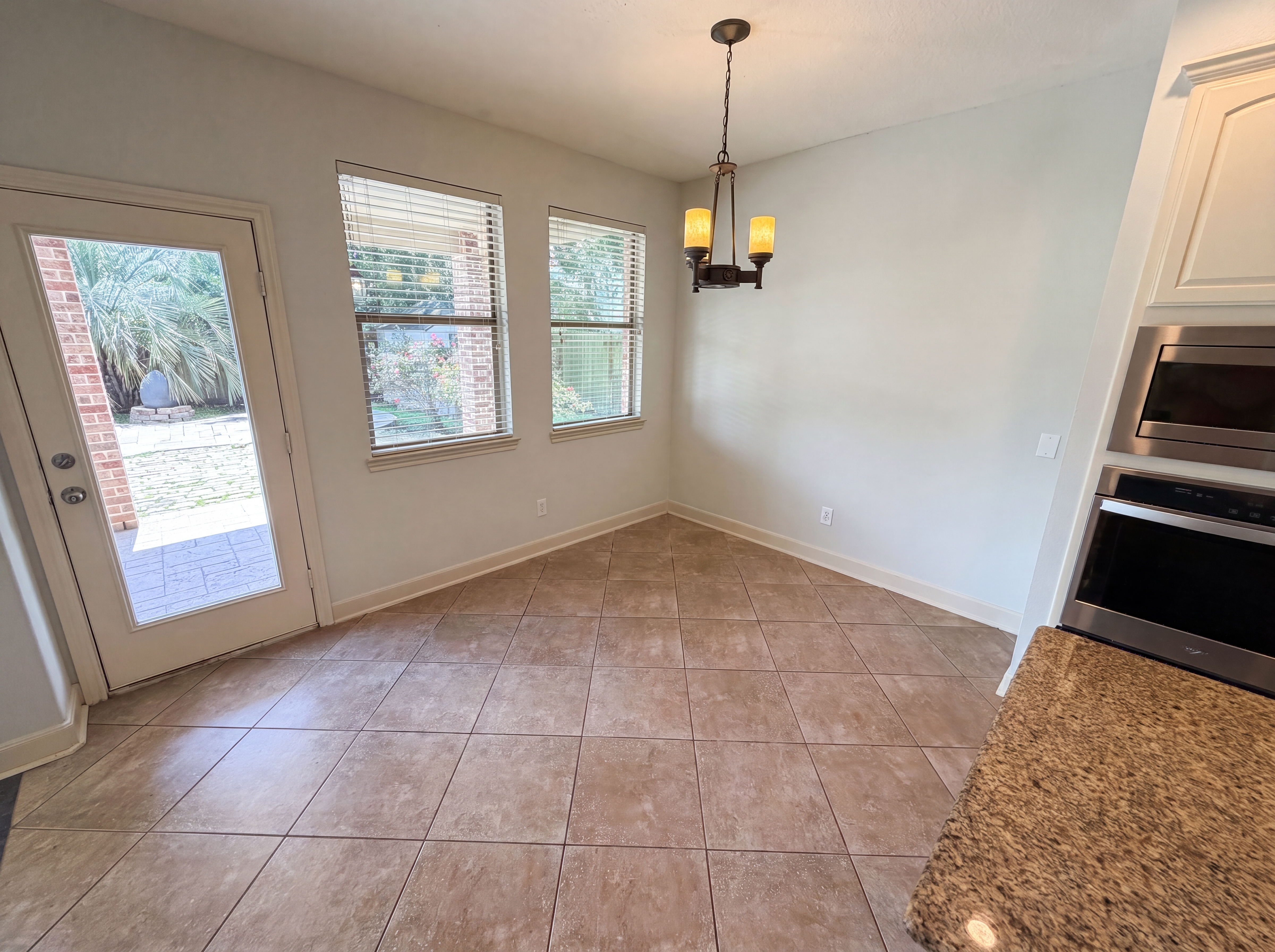 Photo 13 of 36 of 15822 Maple Shores Dr, Houston, TX