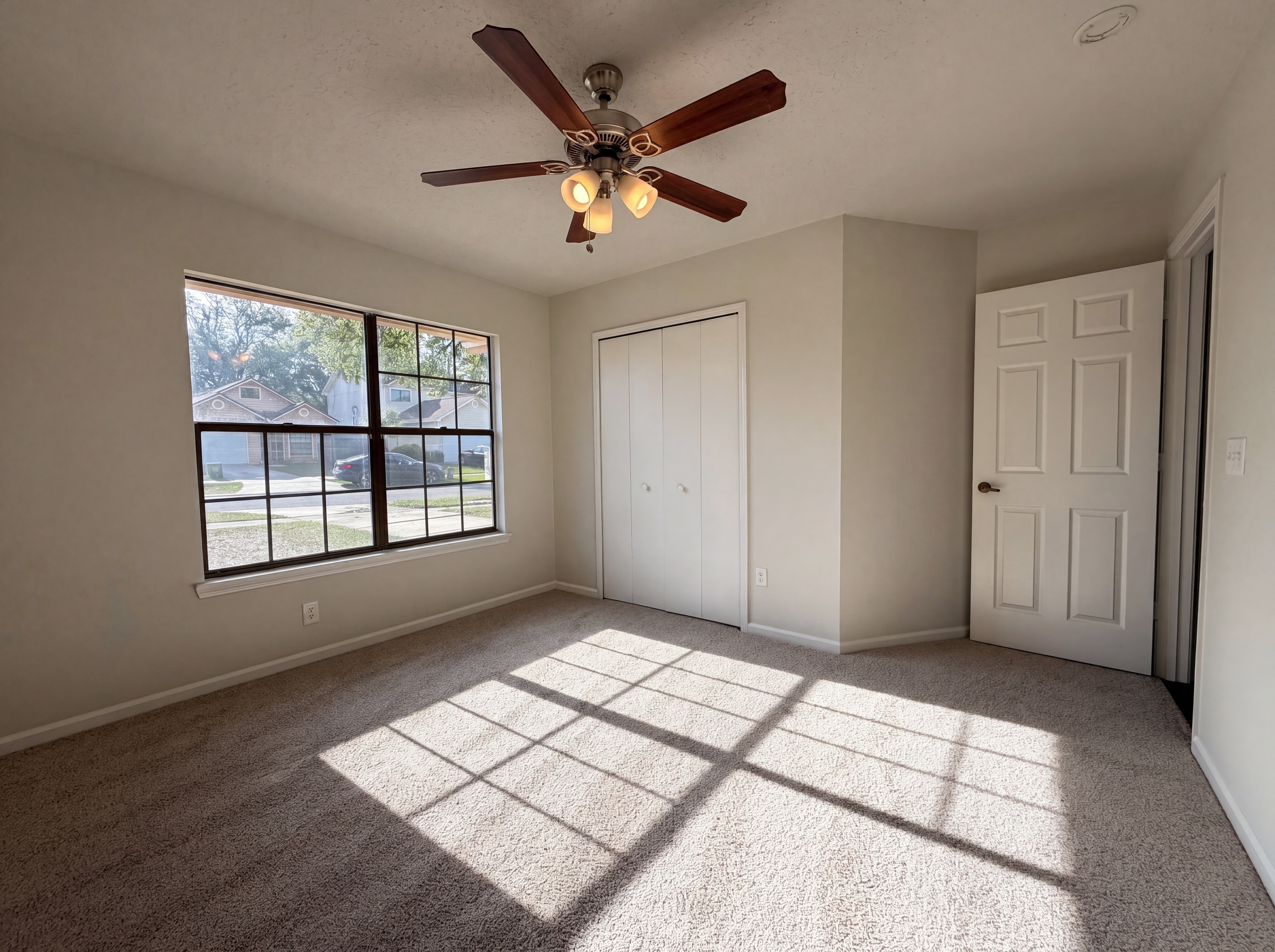 Photo 15 of 23 of 2512 Townsquare Dr, Jacksonville, FL