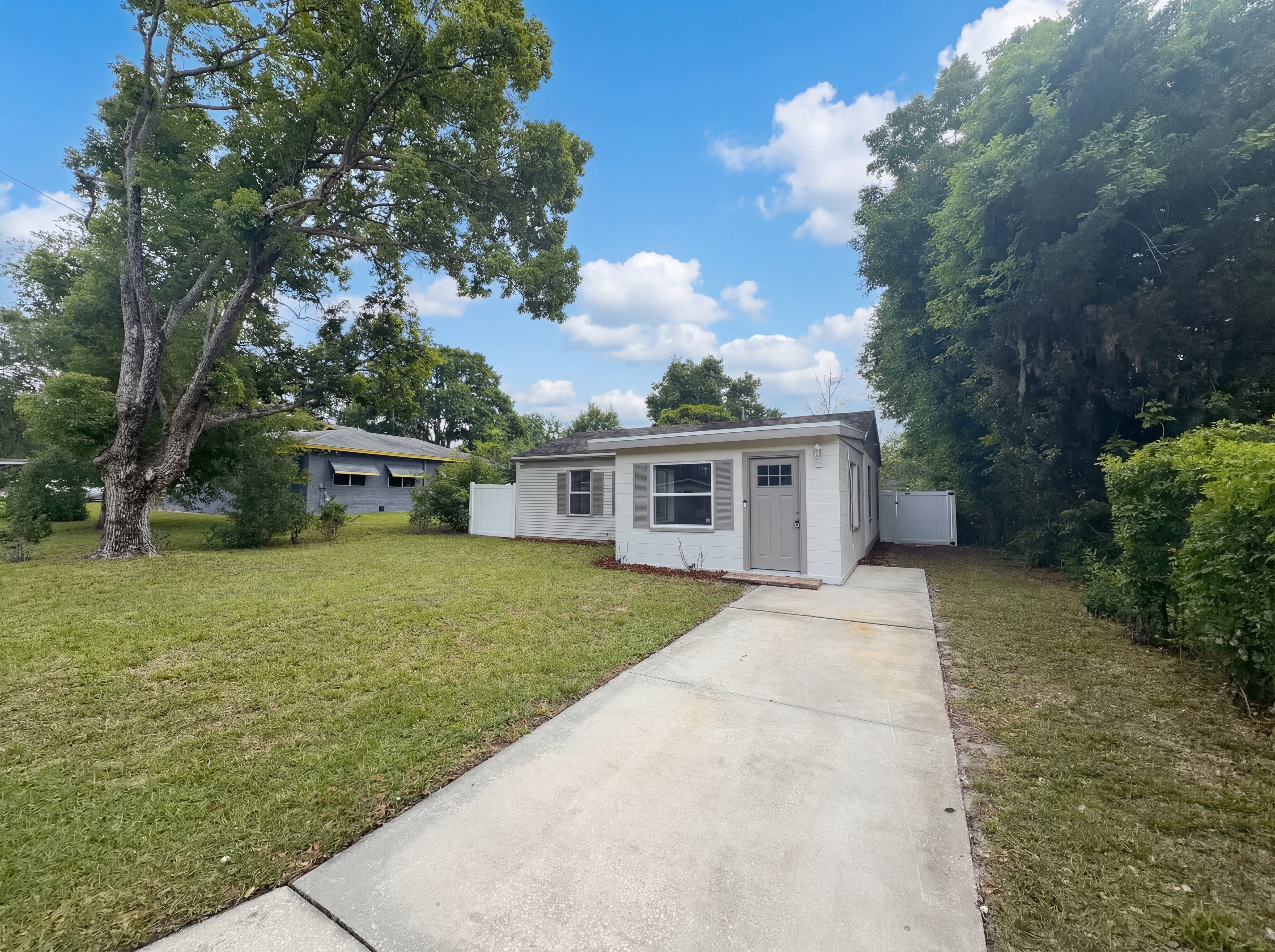 Photo 14 of 17 of 324 Bassedena Cir S, Lakeland, FL