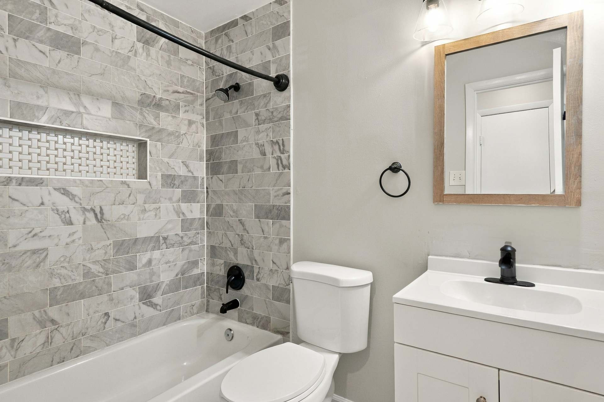Photo 14 of 20 of 13449 Nascoby Ln, Woodbridge, VA