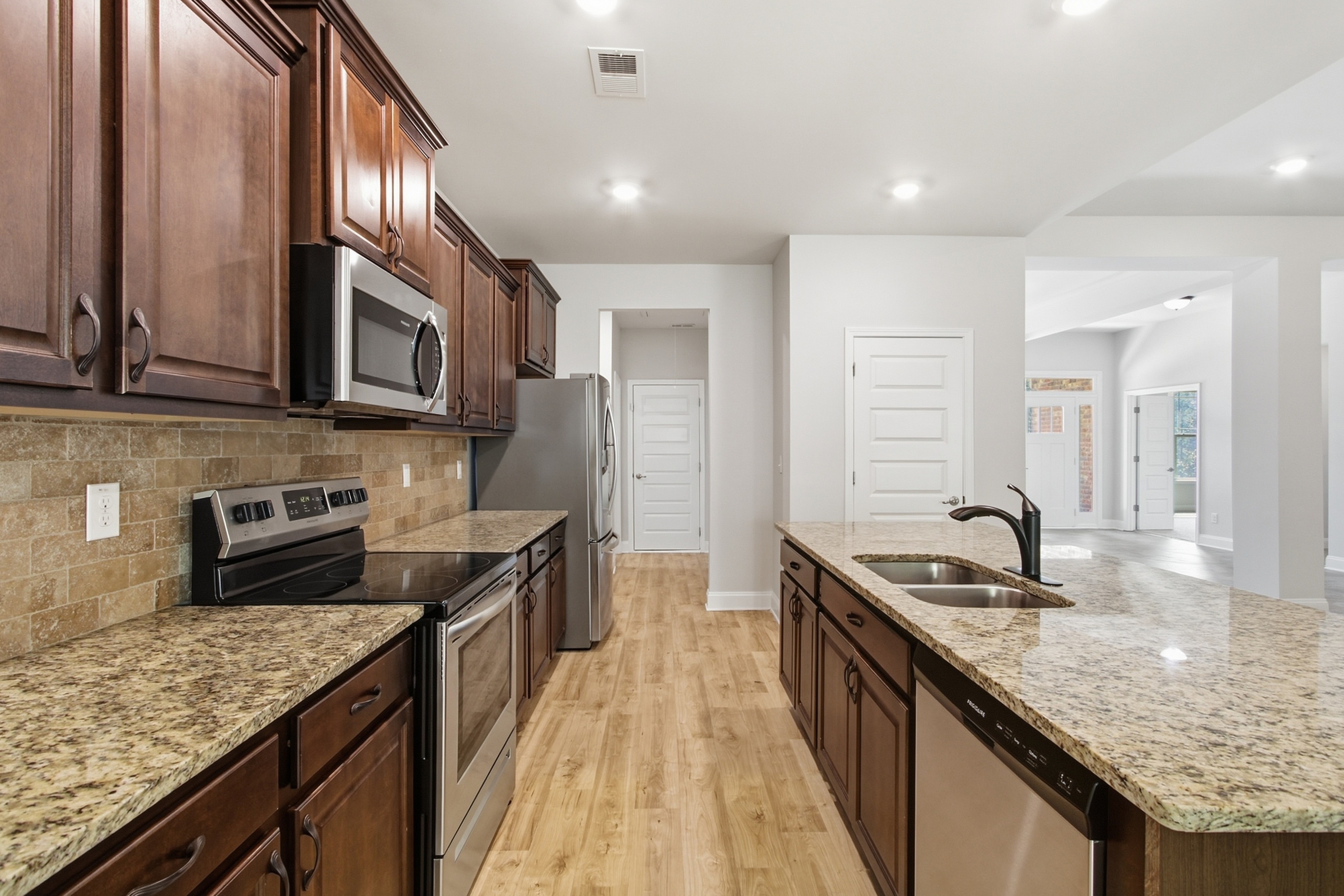 Photo 6 of 37 of 403 Bramlett Ridge Dr, Dallas, GA