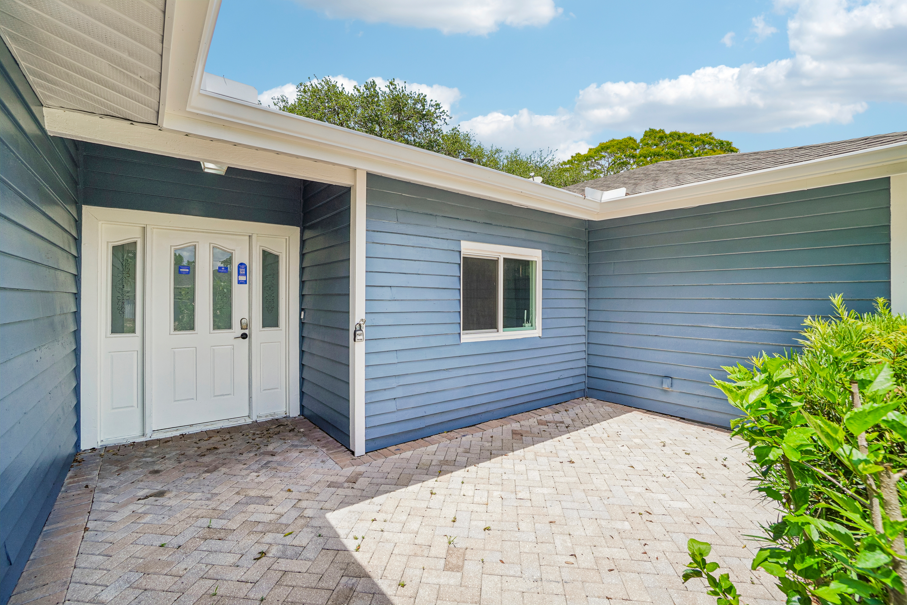Photo 45 of 63 of 5609 Executive Dr, New Port Richey, FL