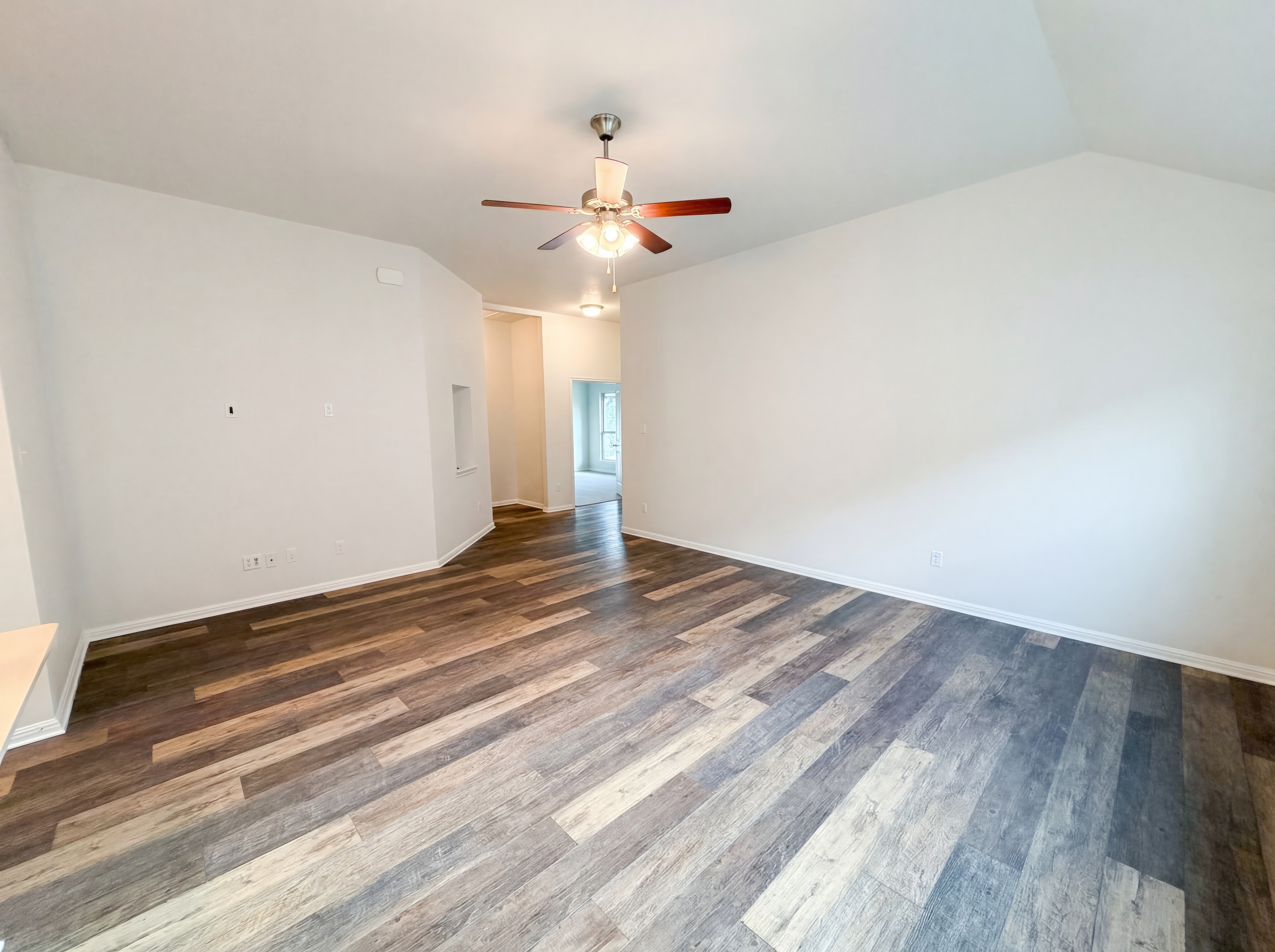 Photo 18 of 19 of 543 Tanda Ln, Hutto, TX