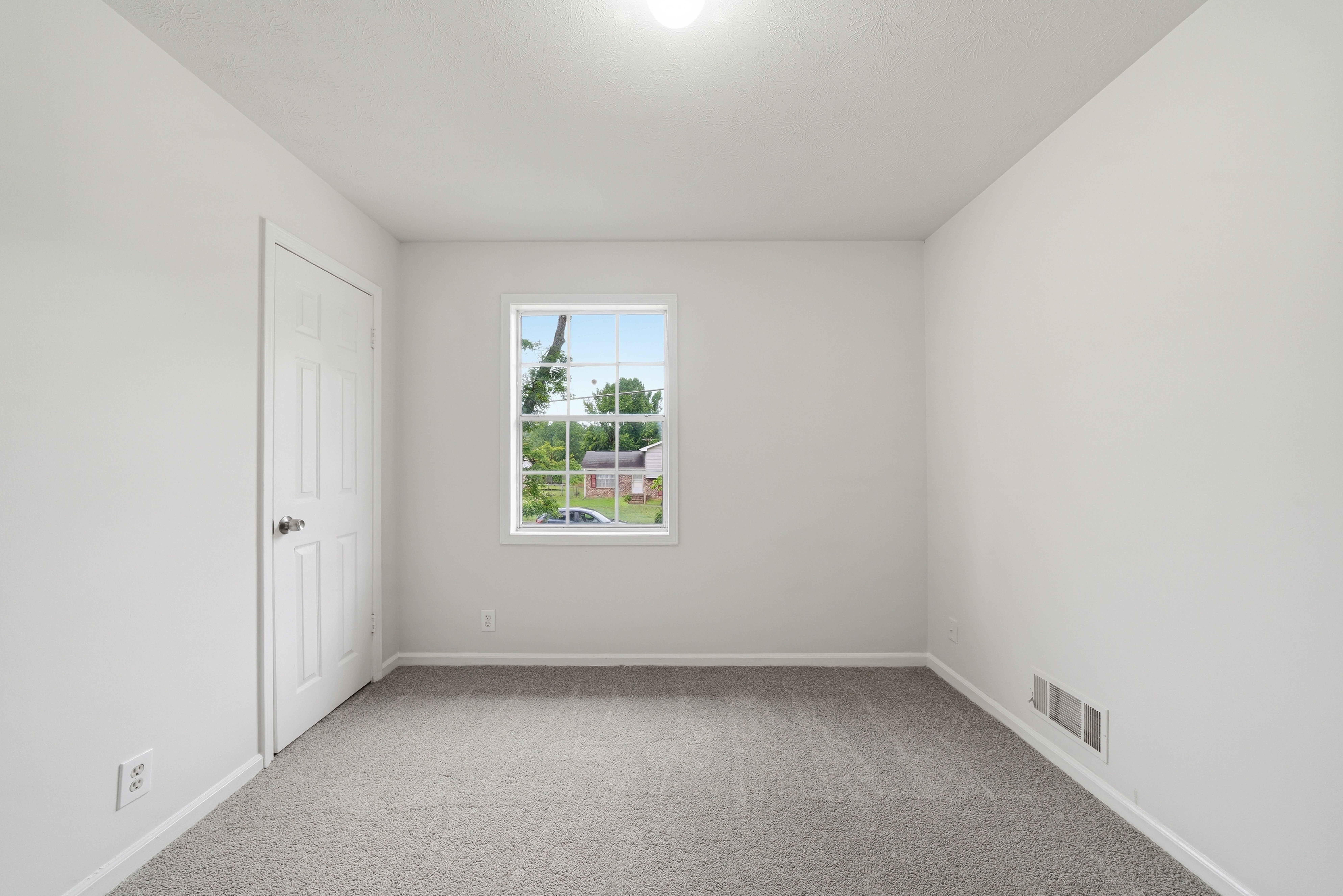 Photo 14 of 30 of 930 Cochise Trl SE, Conyers, GA