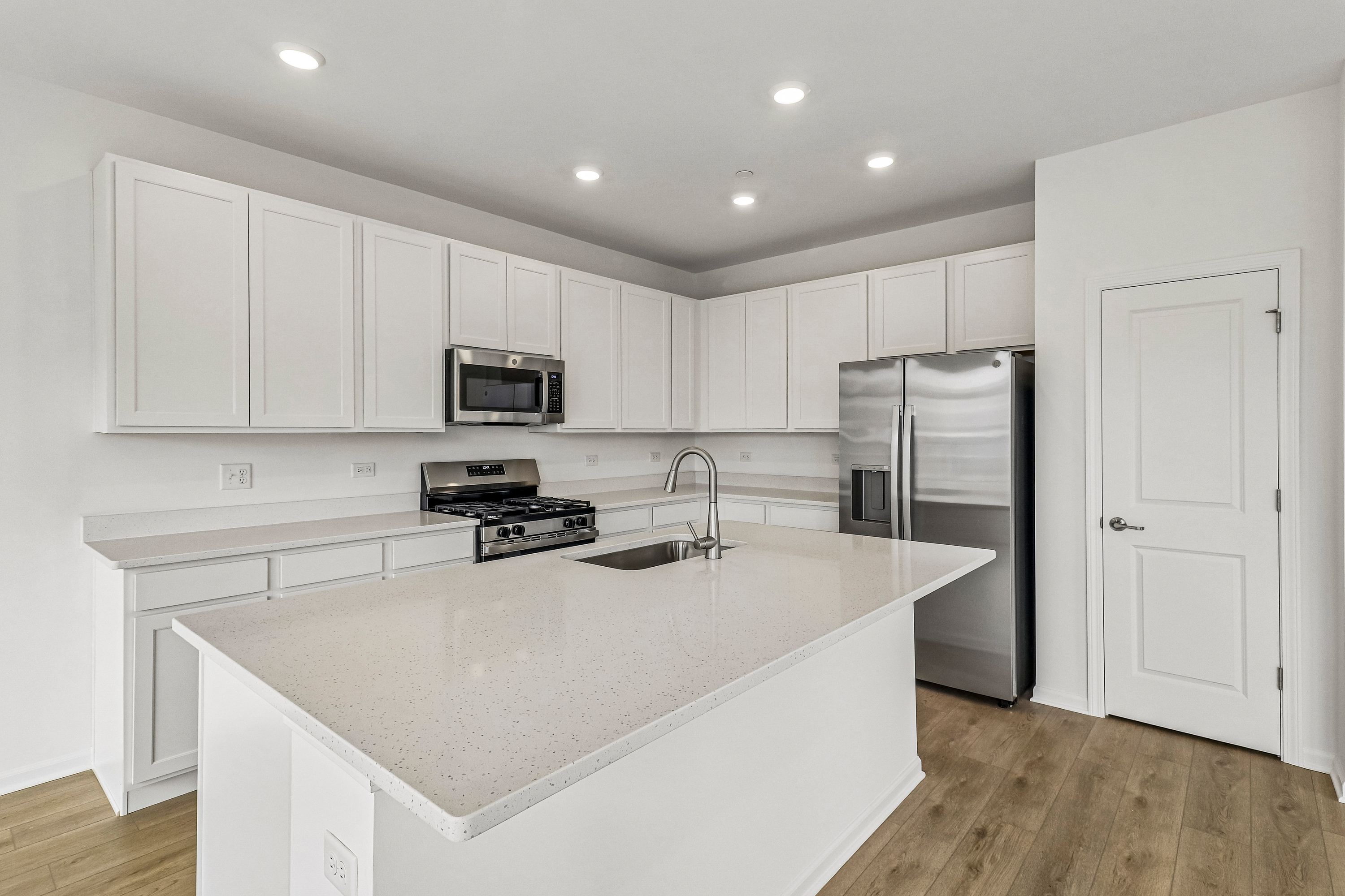 Photo 6 of 29 of 649 Cassia Ct, Crystal Lake, IL