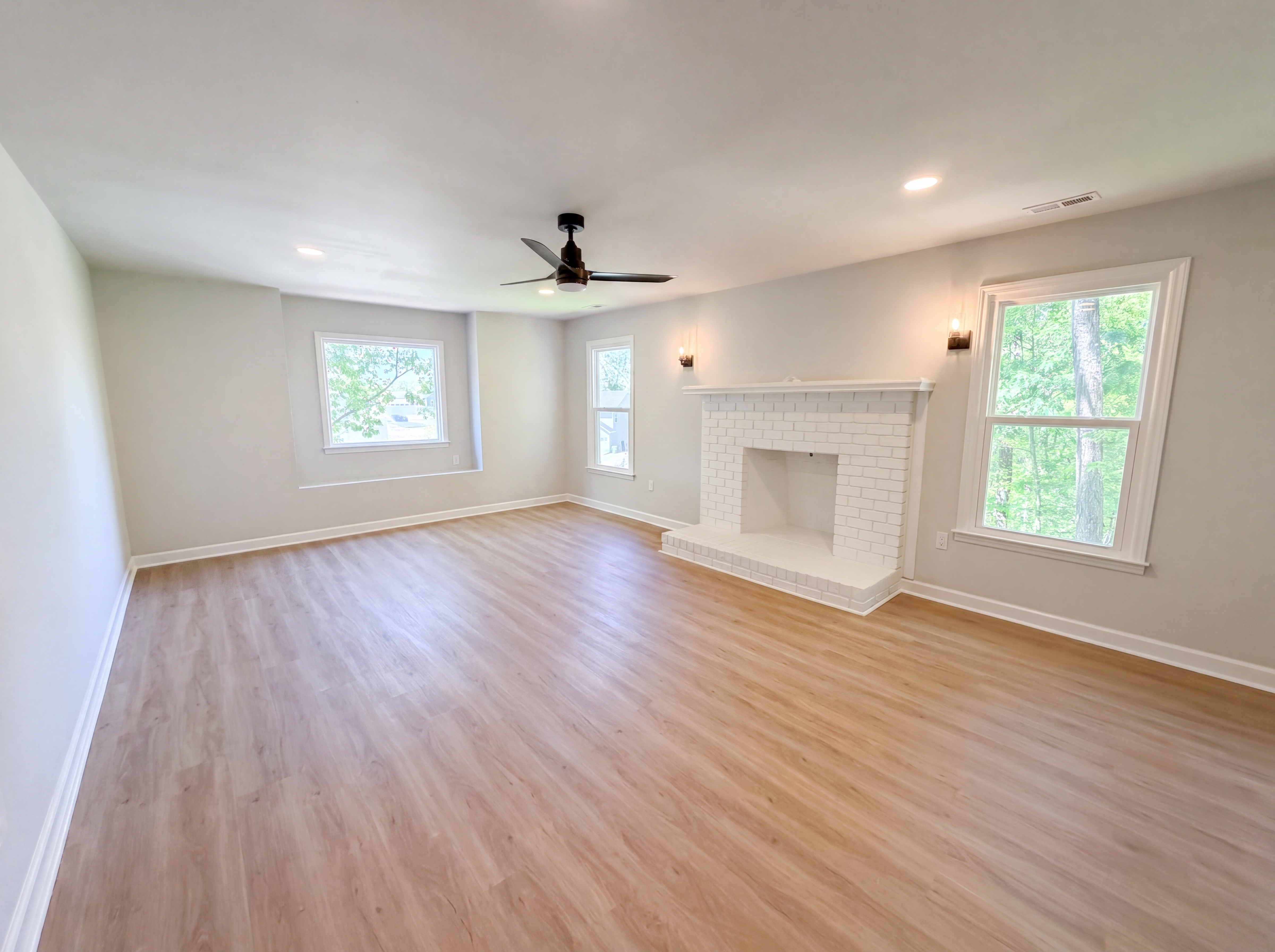 Photo 11 of 26 of 6095 Coral View Dr, Harrisburg, NC
