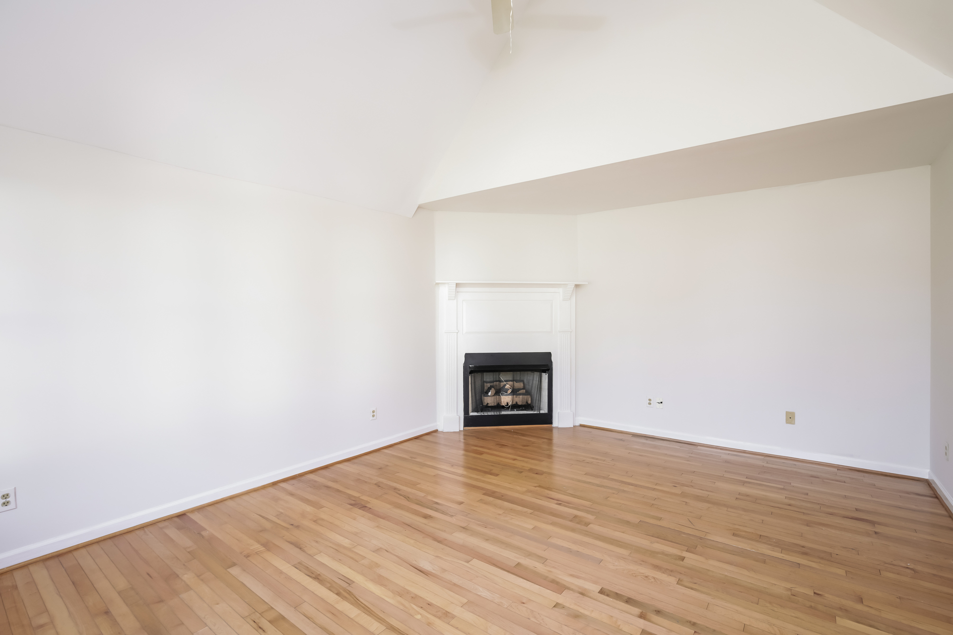 Photo 3 of 21 of 307 Hearthstone Dr, Nashville, NC