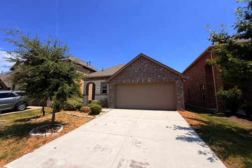 Photo 1 of 16 of 5558 Yarborough Dr, Forney, TX