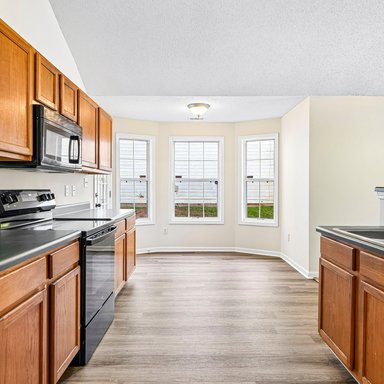 Property photo 2 of 7121 Ravenwood Ln