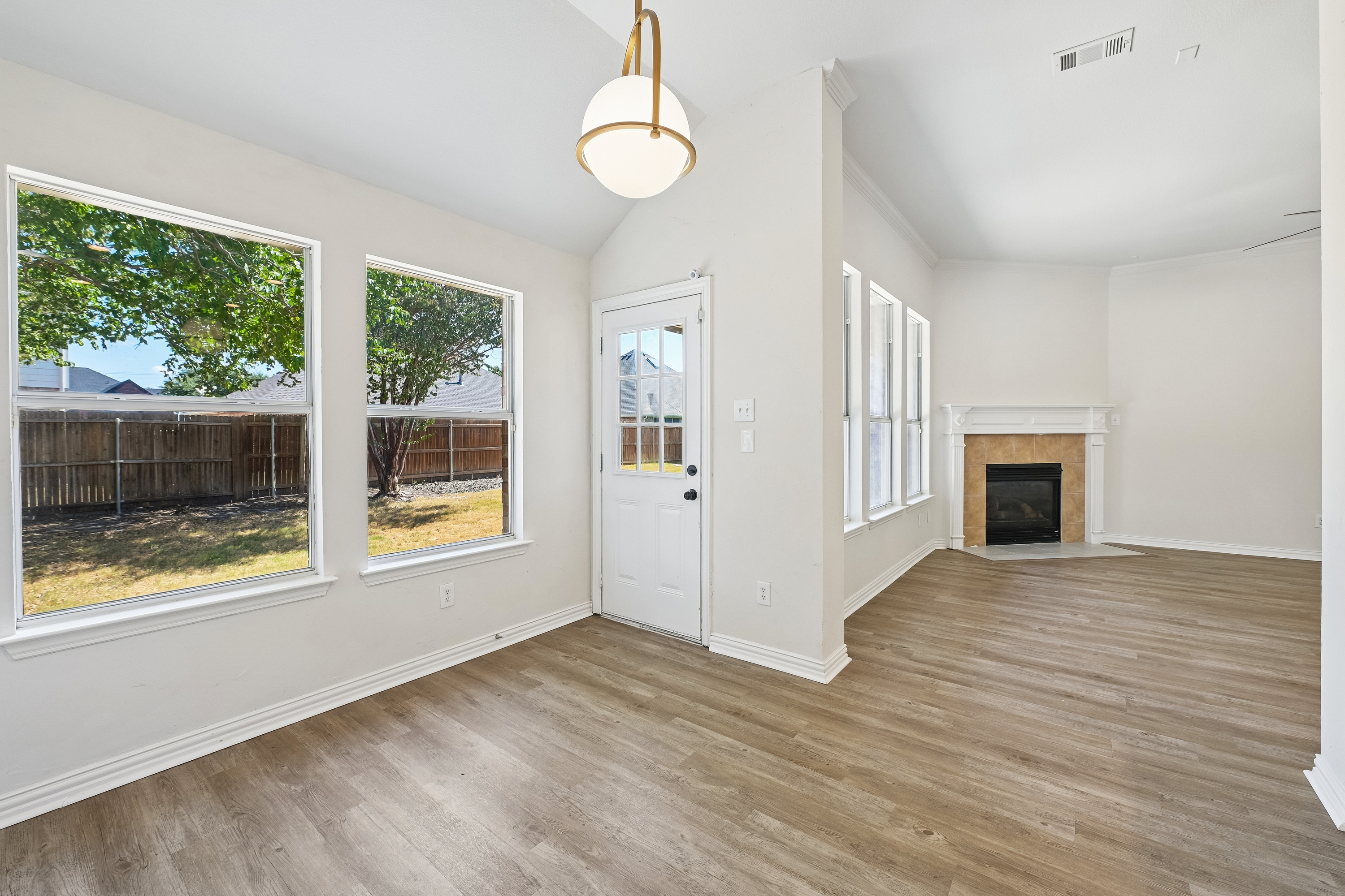 Photo 10 of 35 of 1009 Spinnaker Dr, Forney, TX