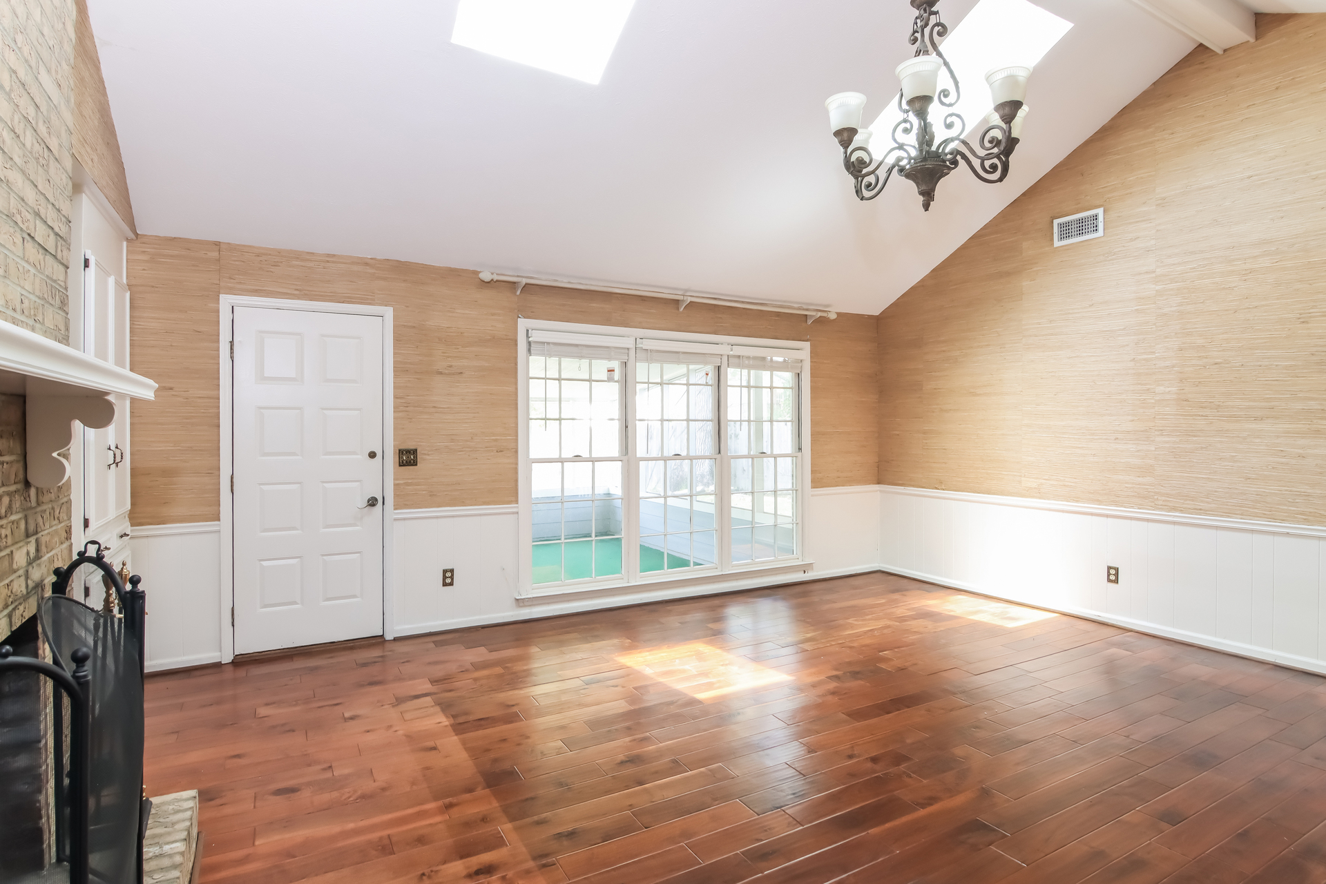 Photo 17 of 20 of 4303 Castlewood Pkwy, Columbus, GA
