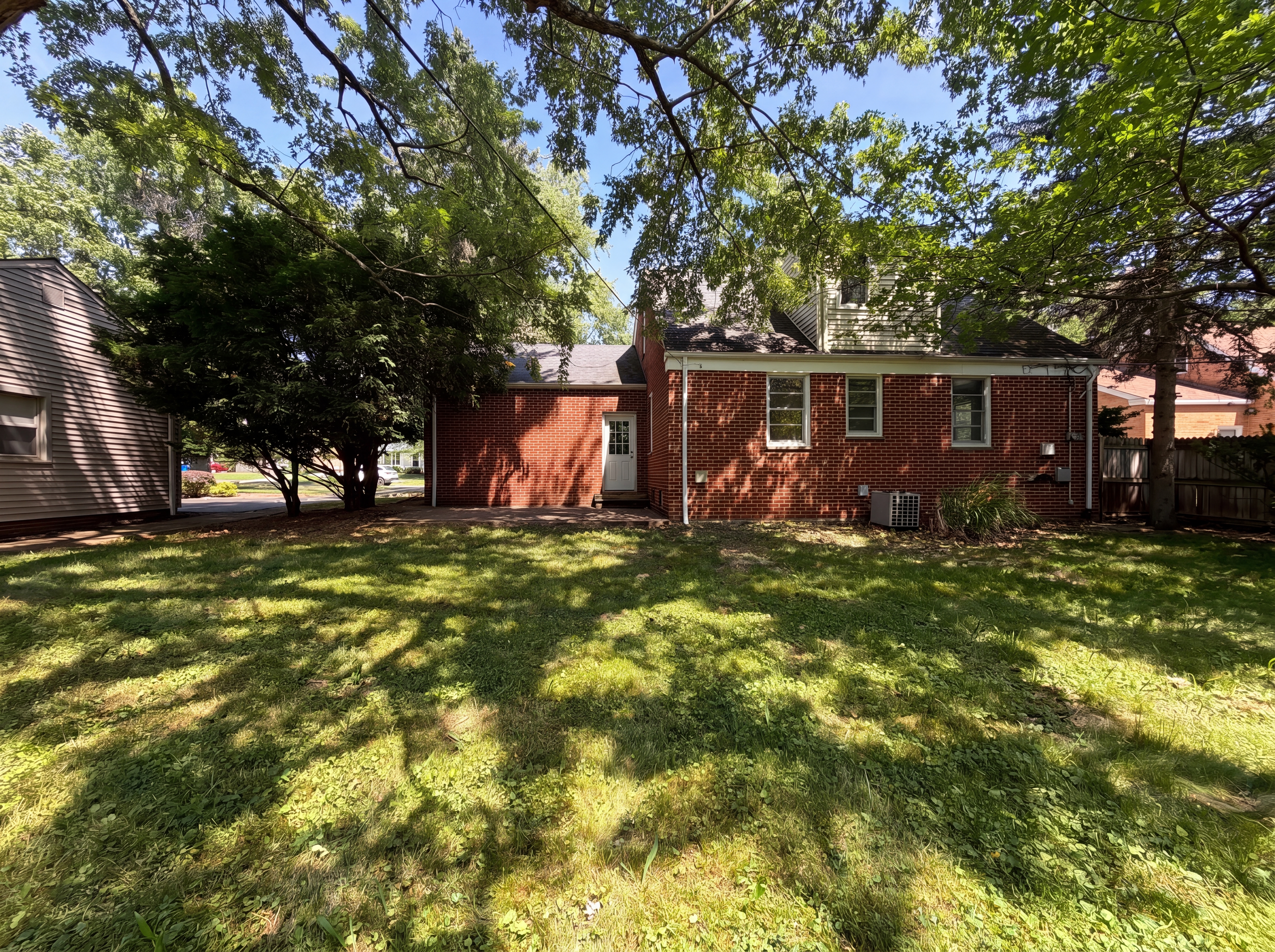 Photo 21 of 25 of 1384 Ford Rd, Cleveland, OH