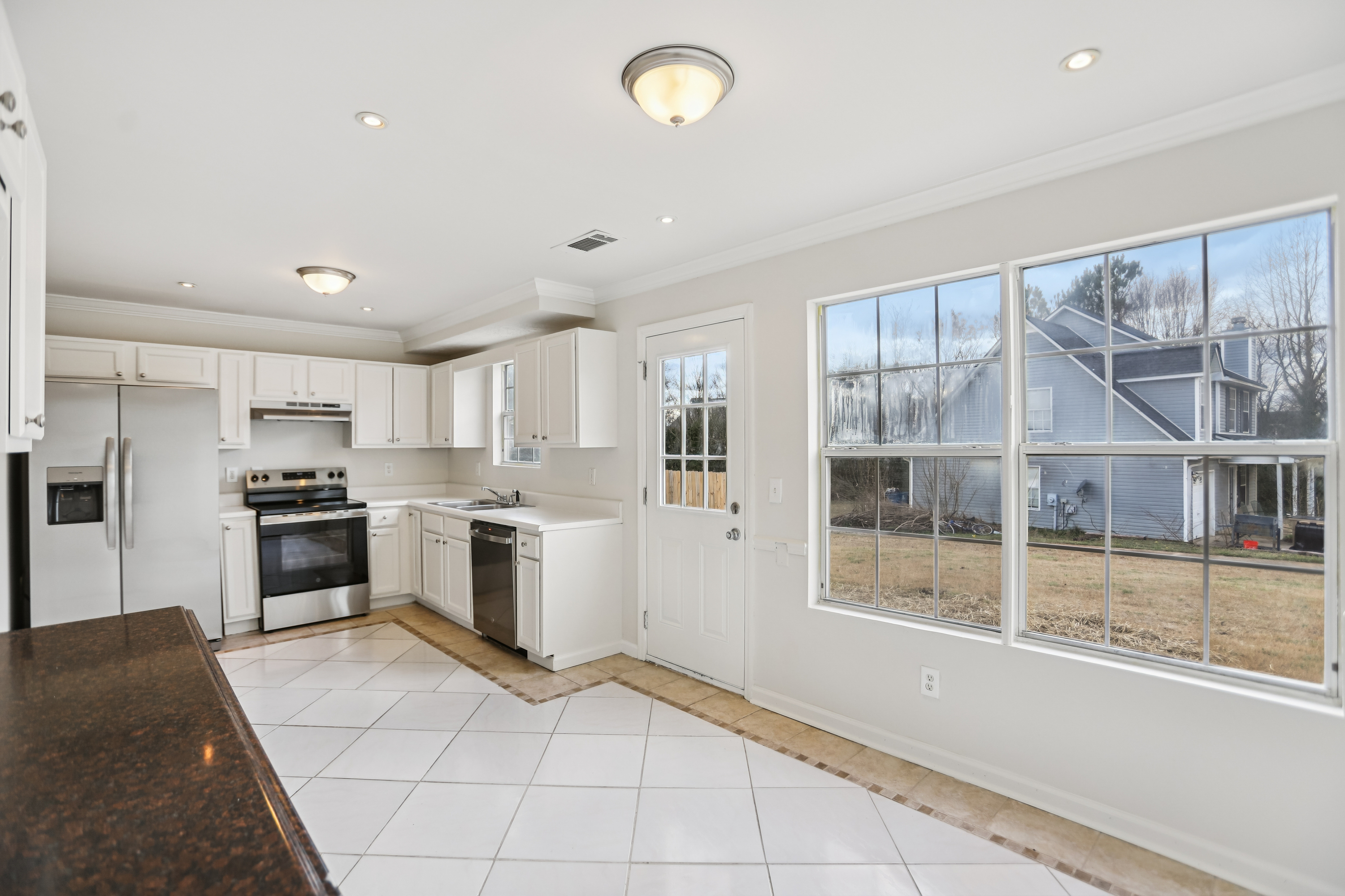 Photo 7 of 36 of 9445 Sleepy Hollow Ln, Jonesboro, GA