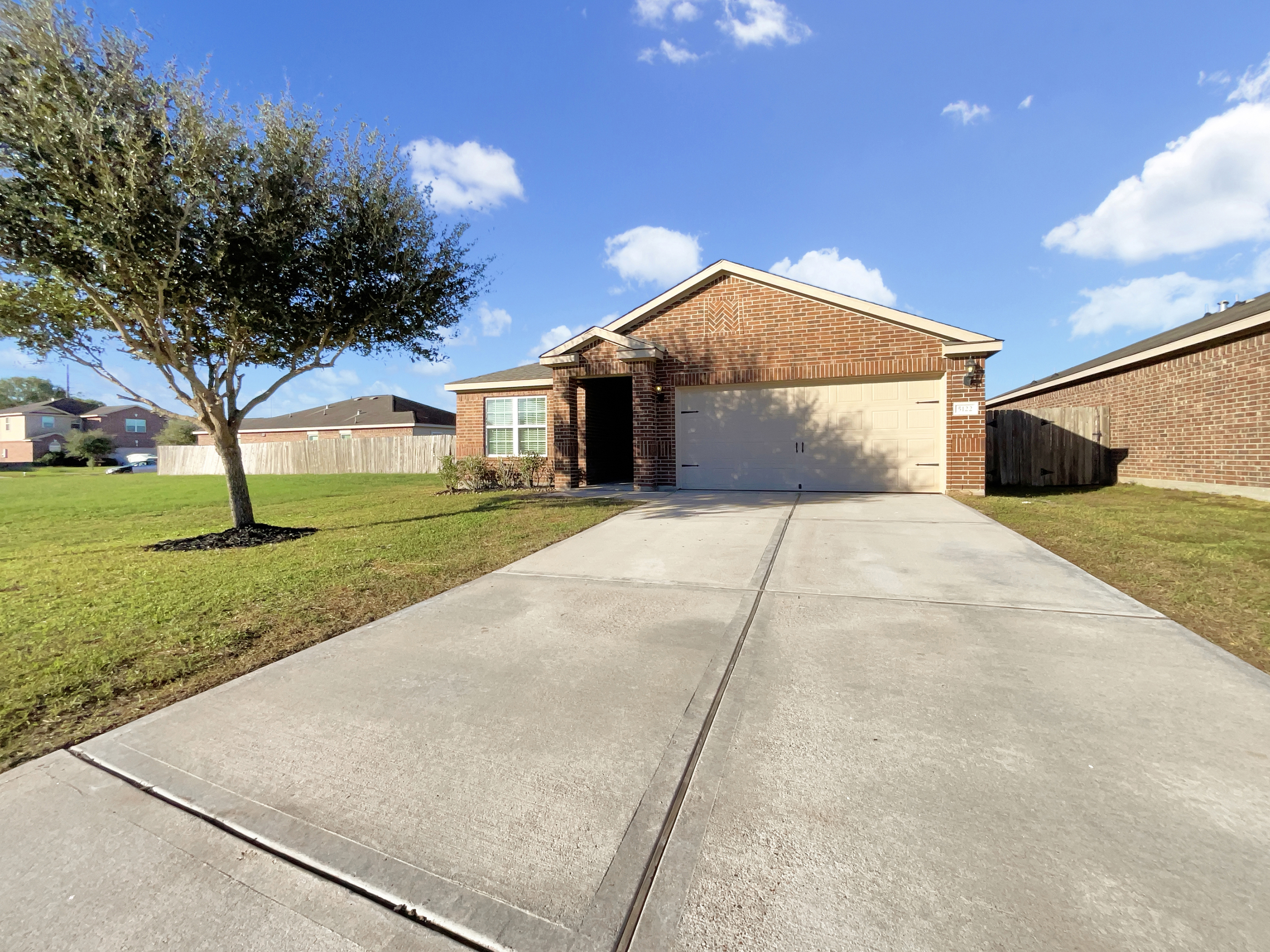 Photo 9 of 19 of 5122 Breezy Parke Ln, Richmond, TX