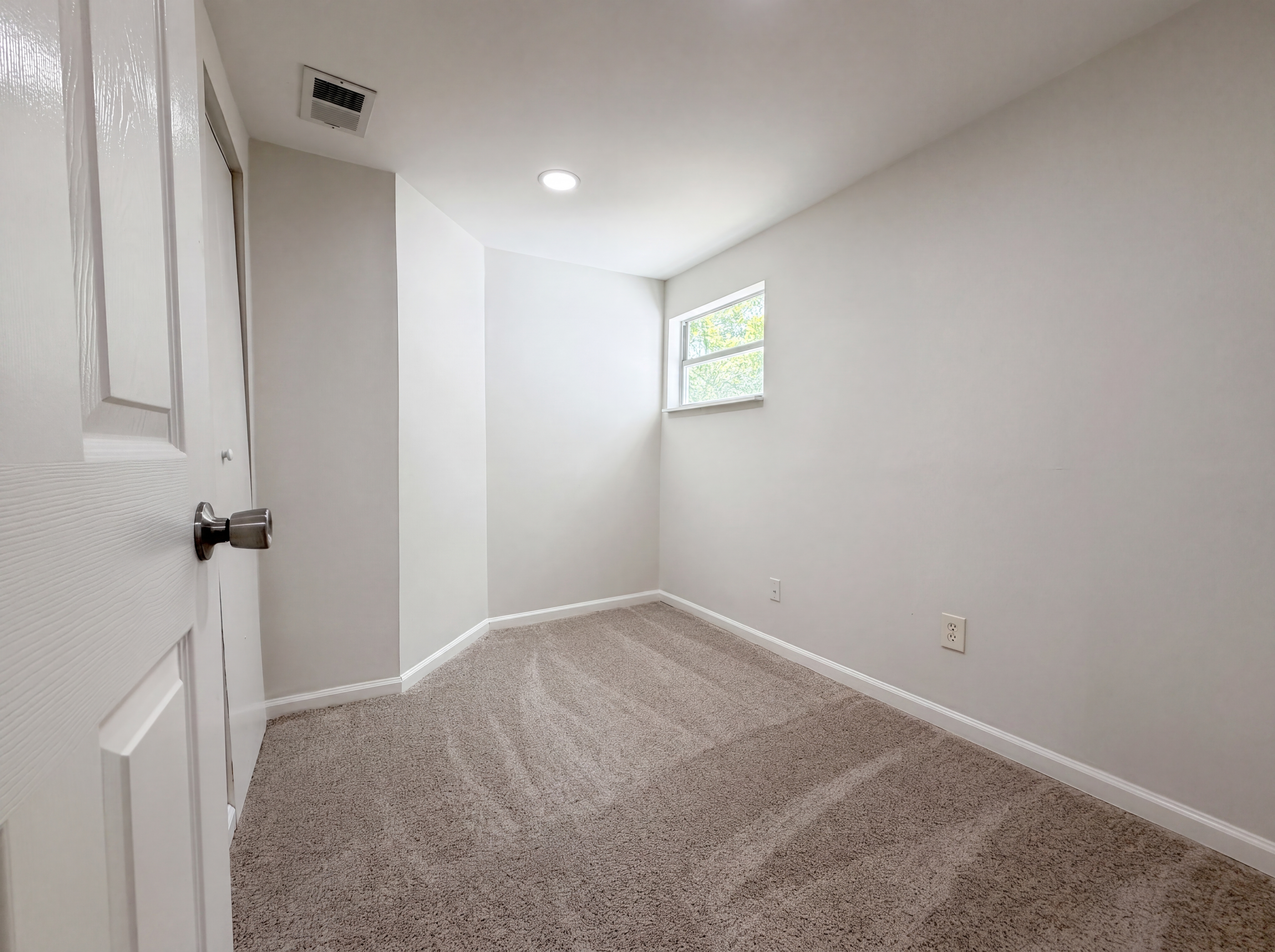 Photo 11 of 19 of 7008 Thurston Rd, Jacksonville, FL