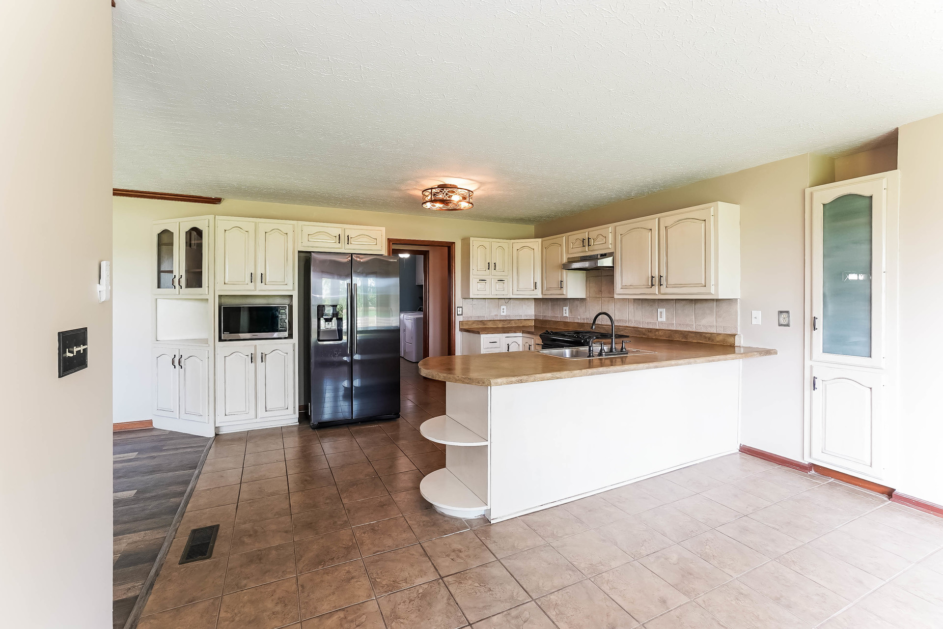 Photo 9 of 20 of 5990 Clarksville Rd, Russellville, KY