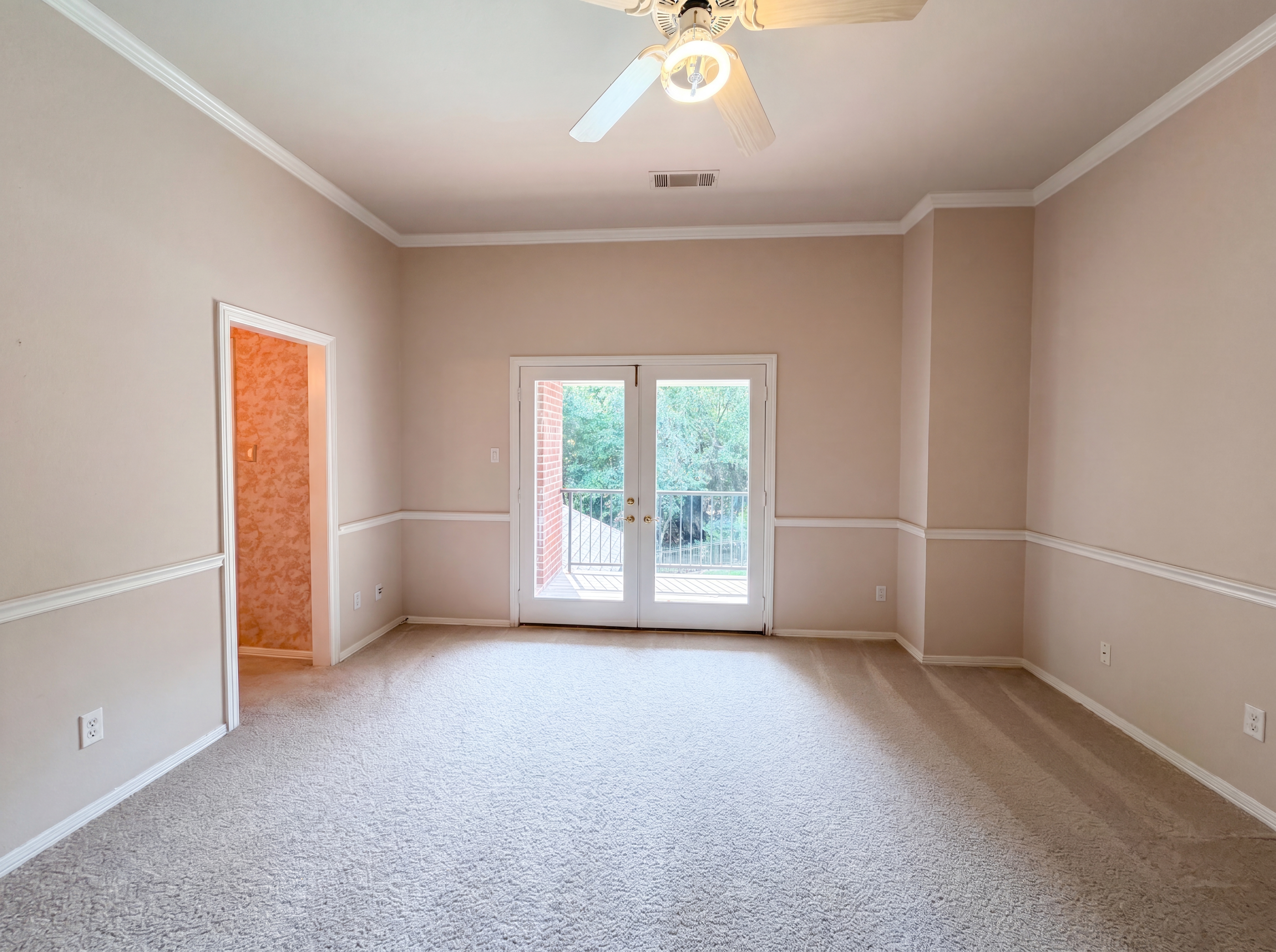 Photo 11 of 27 of 2533 Vista Creek Ct, Garland, TX