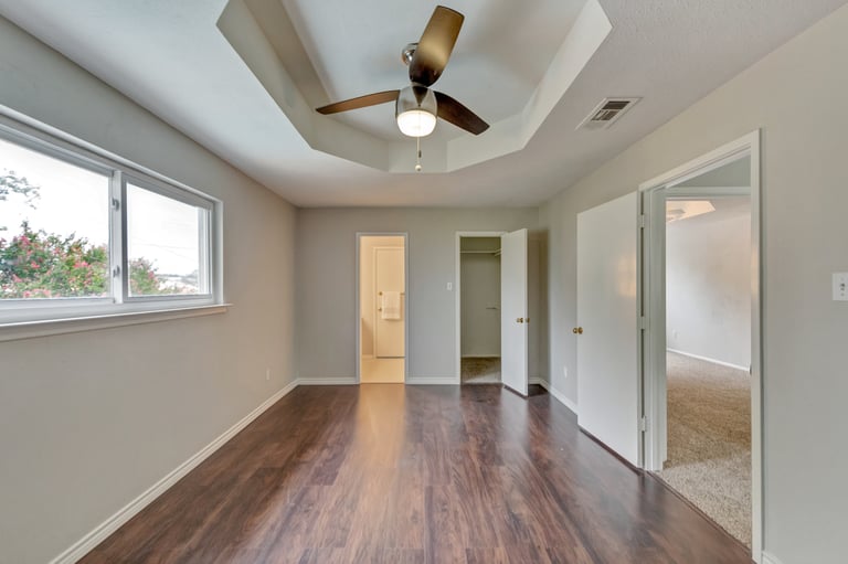 Photo 25 of 40 - 1526 Jody Ln, Irving, TX 75061
