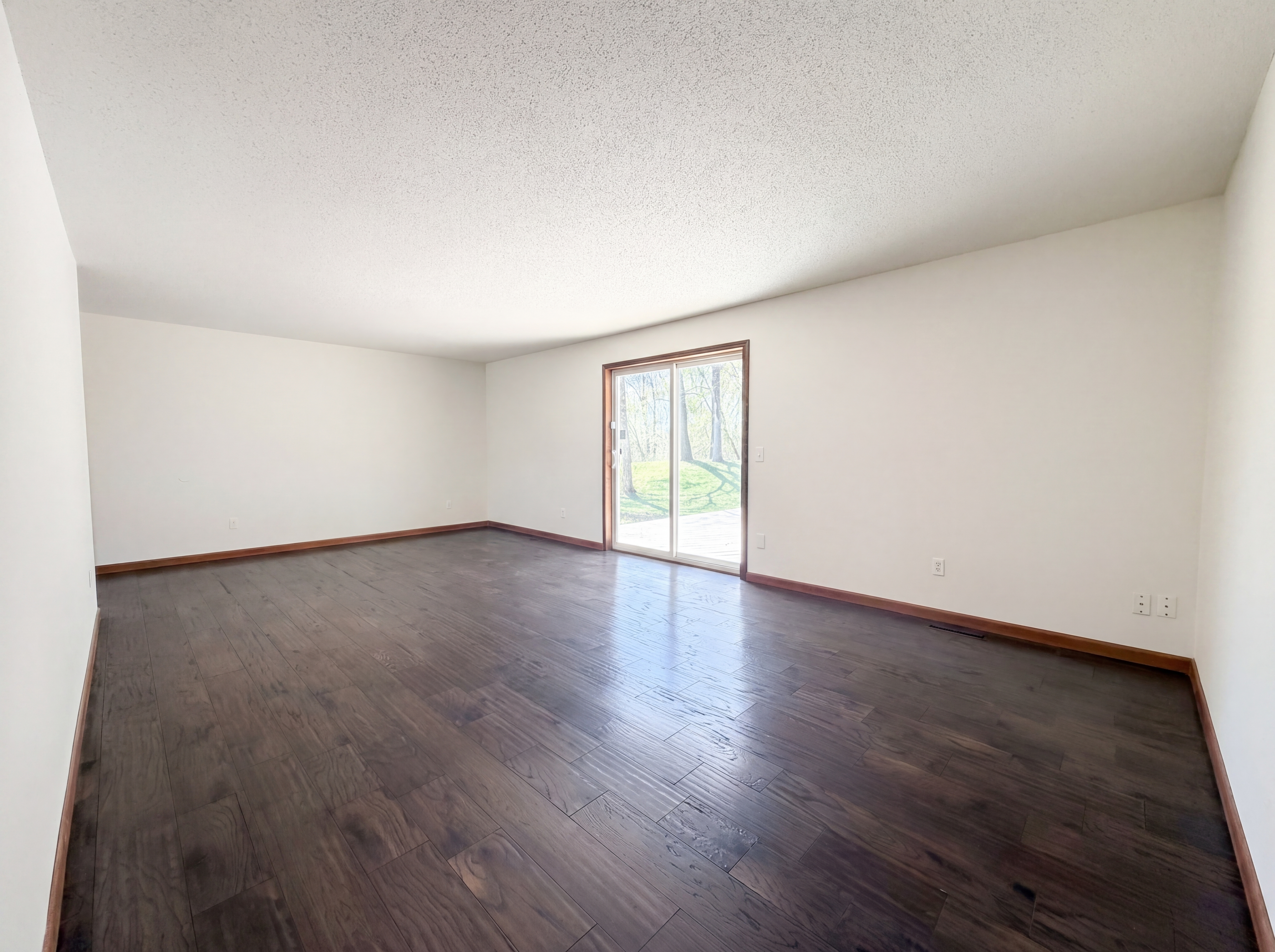 Photo 3 of 18 of 18817 Kenwood Trl, Lakeville, MN