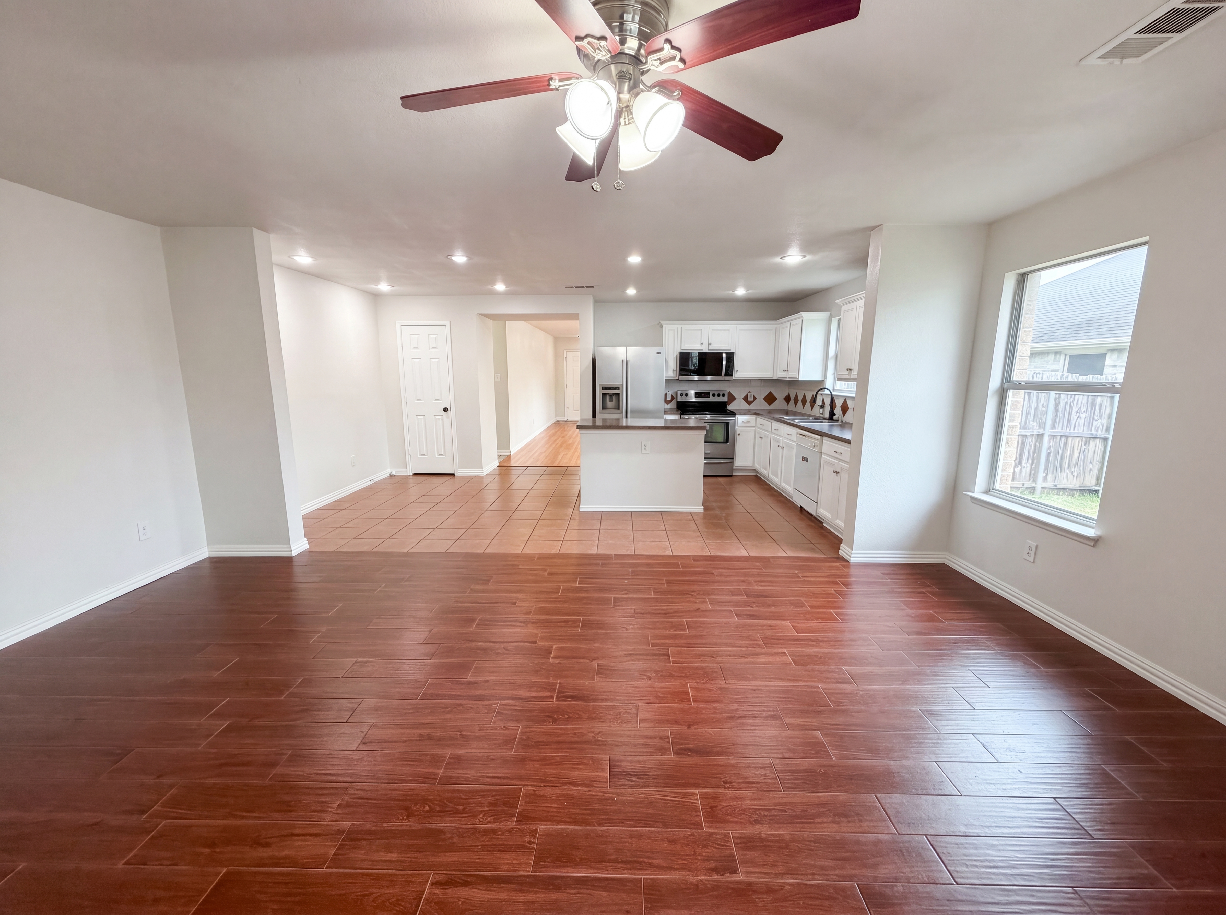 Photo 7 of 19 of 111 Forest Park Ln, Red Oak, TX