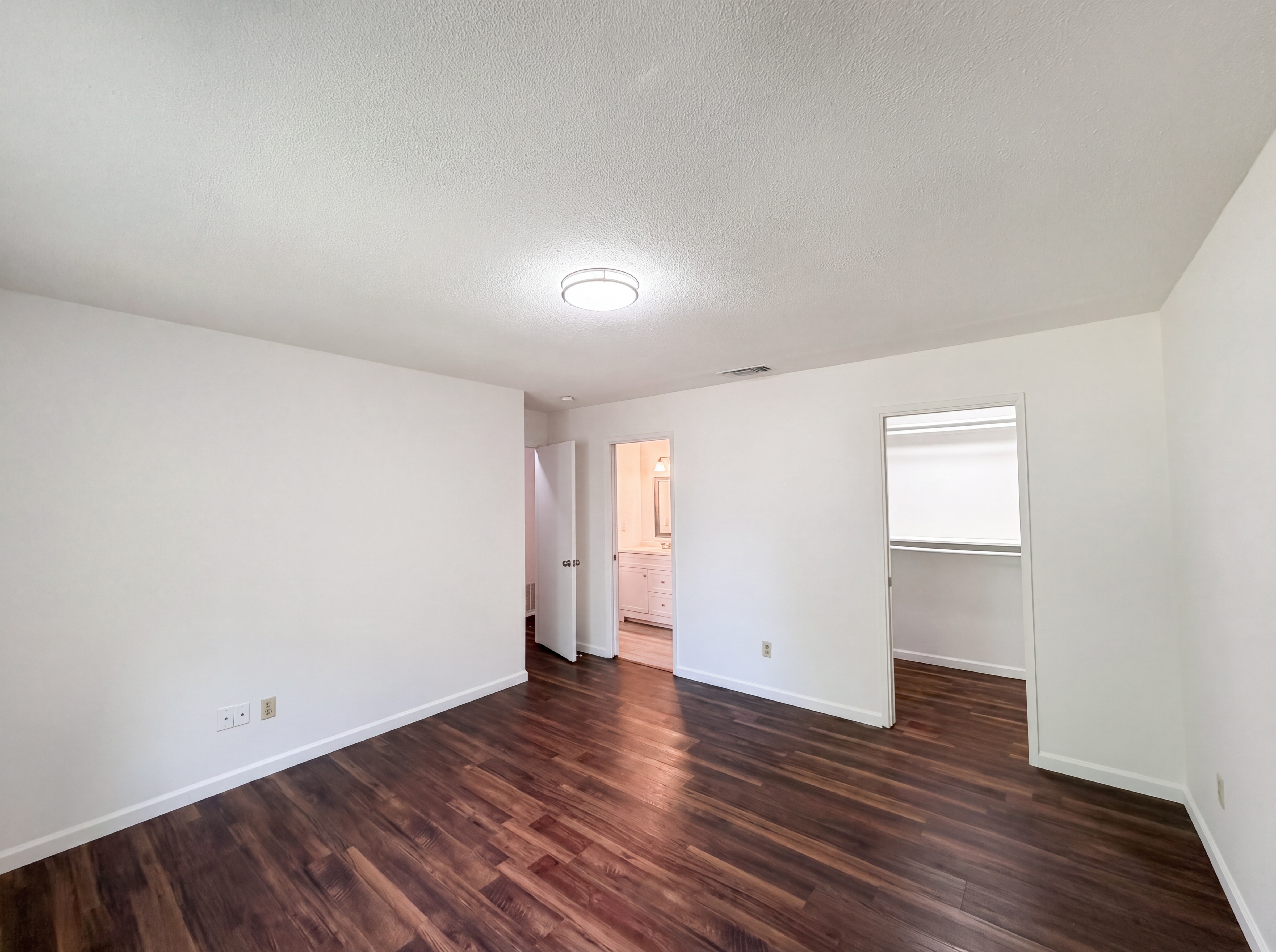 Photo 16 of 33 of 3495 Cattle Dr, Sacramento, CA