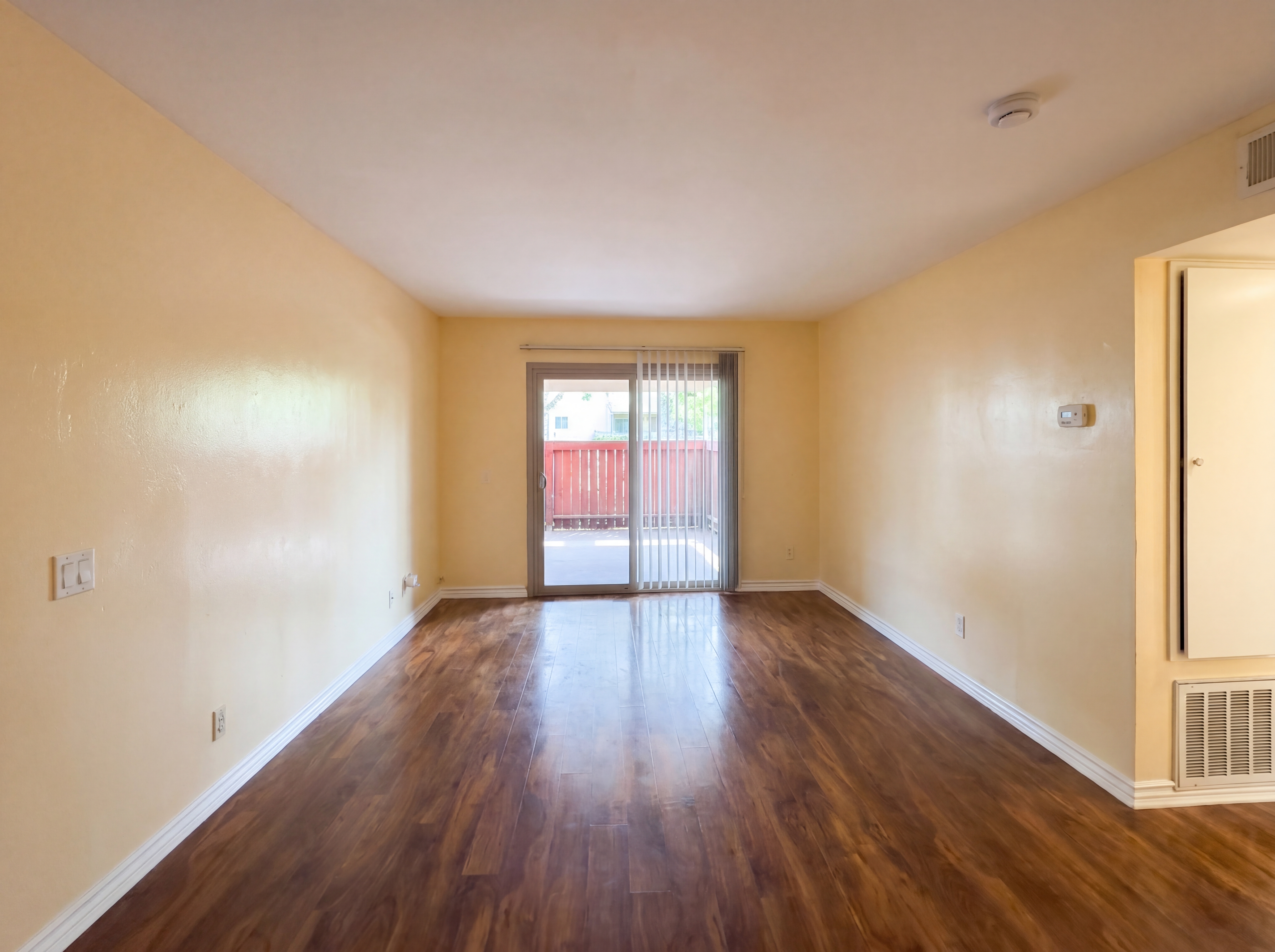 Photo 6 of 31 of 920 S Palmetto Ave, Ontario, CA